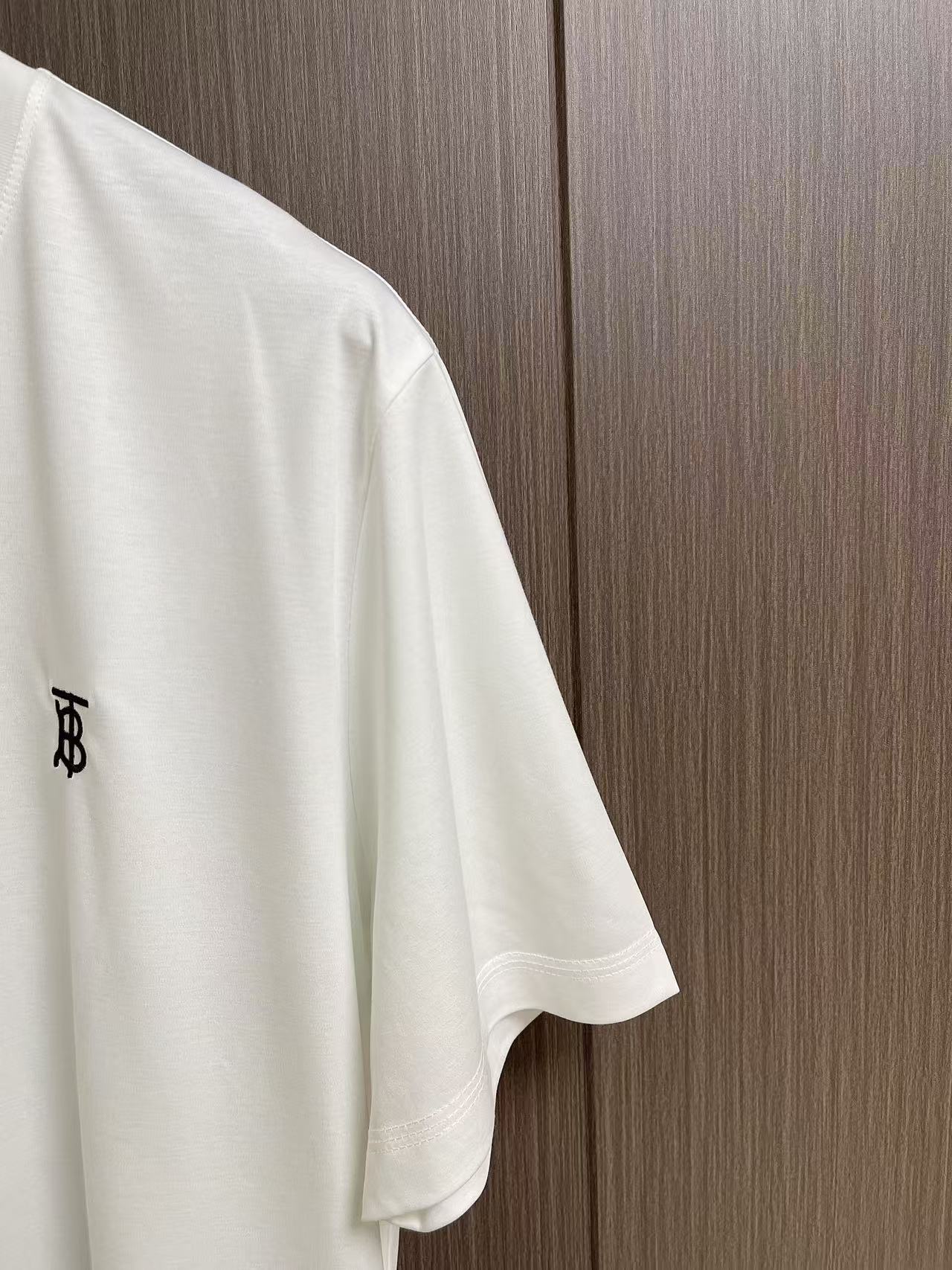 Burberry TB标识刺绣男士短袖T恤，极简经典款式，客供定制长绒棉～舒适吸湿透气，手感质感柔软细腻