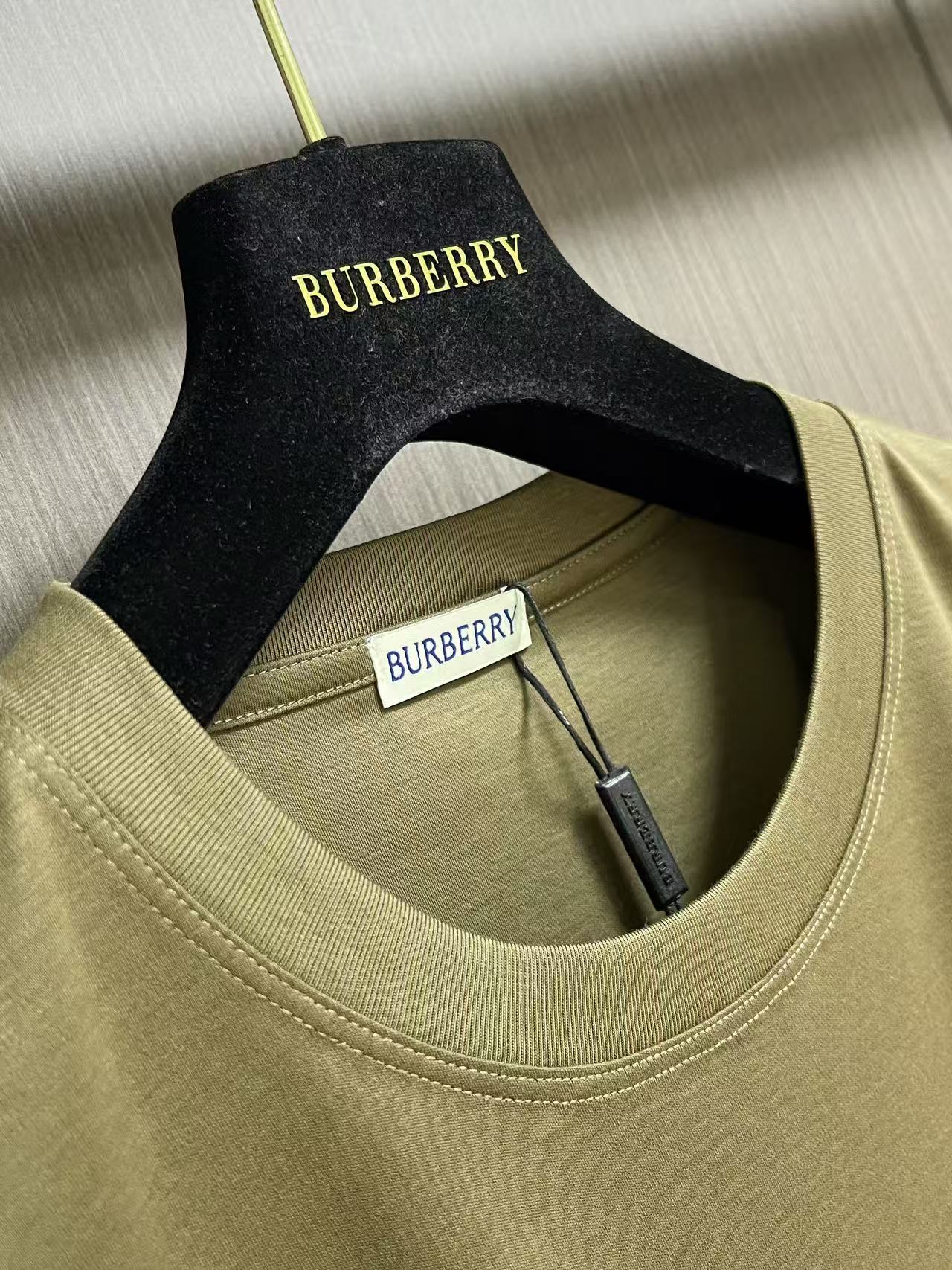 Burberry TB标识刺绣男士短袖T恤，极简经典款式，客供定制长绒棉～舒适吸湿透气，手感质感柔软细腻