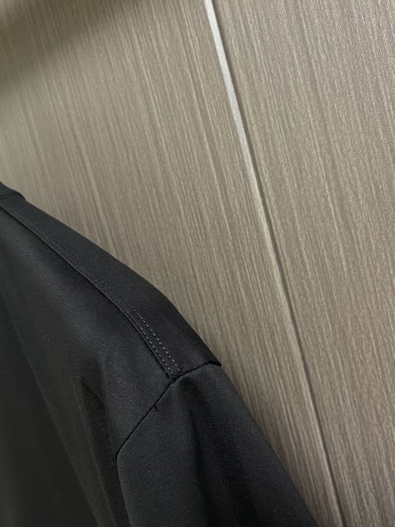 Burberry TB标识刺绣男士短袖T恤，极简经典款式，客供定制长绒棉～舒适吸湿透气，手感质感柔软细腻