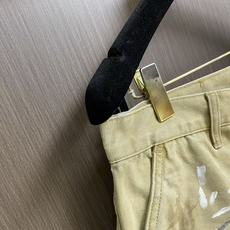 LV 字母花卉刺绣泼墨做旧破损工装短裤,这款LOUIS VUITTON FW26早秋系列工装短裤,甄选重 LV 字母花卉刺绣泼墨做旧破损工装短裤,这款LOUIS VUITTON FW26早秋系列工装短裤,甄选重