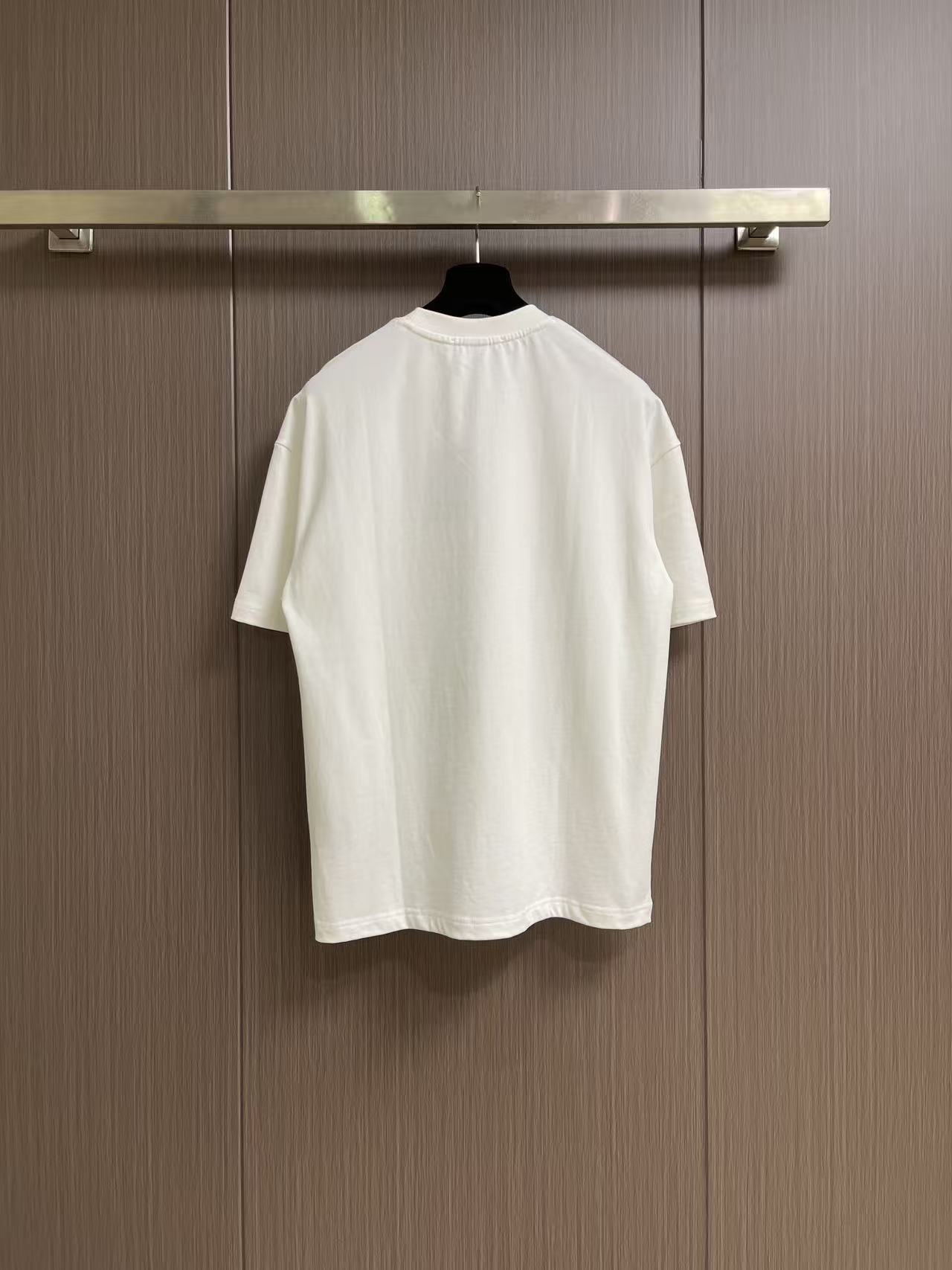 Balenciaga 经典字母圆领短袖T恤，本款BALENCIAGA短袖甄选高克重重磅棉质面料打造，面料
