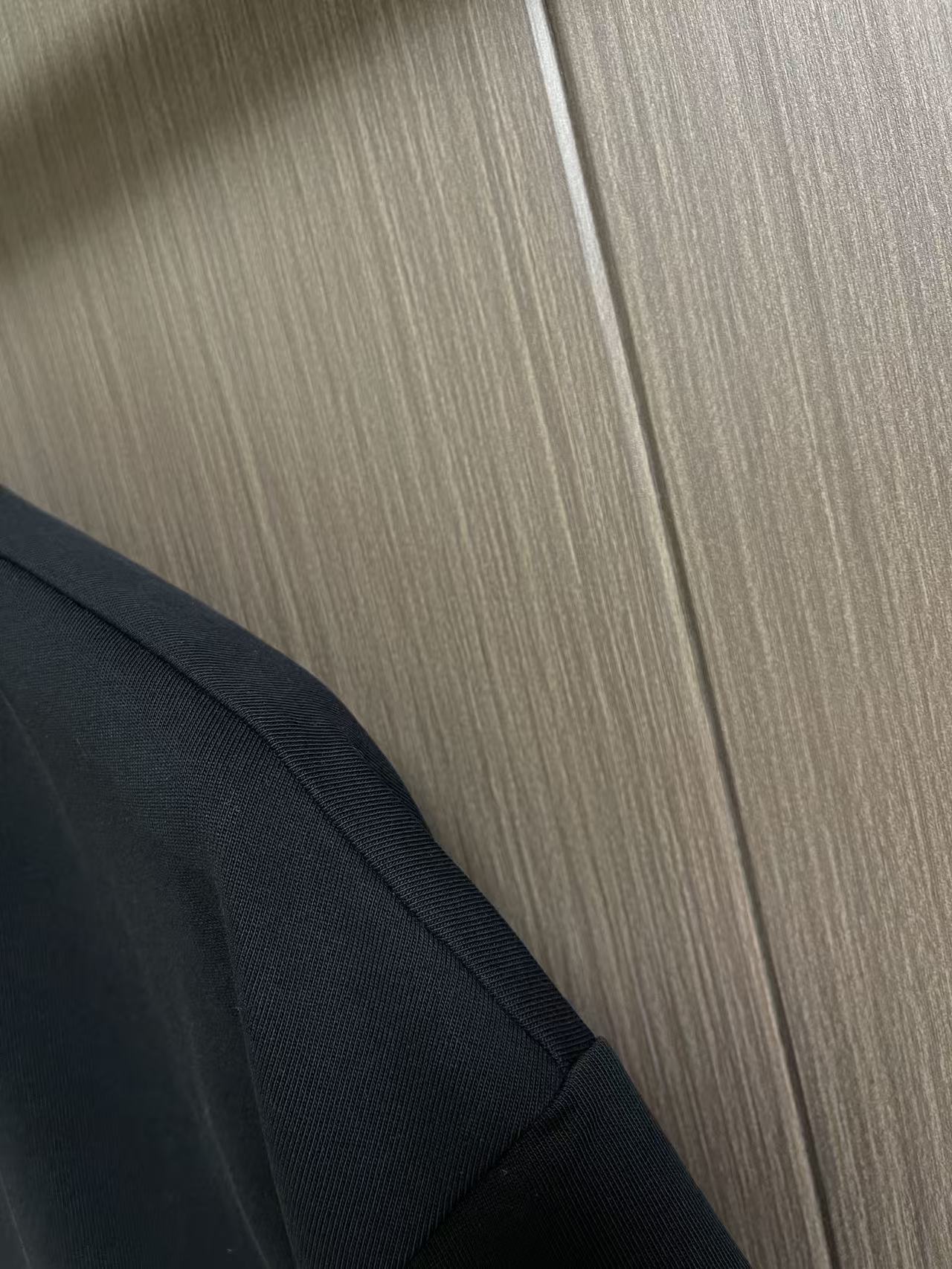 Balenciaga 经典字母圆领短袖T恤，本款BALENCIAGA短袖甄选高克重重磅棉质面料打造，面料