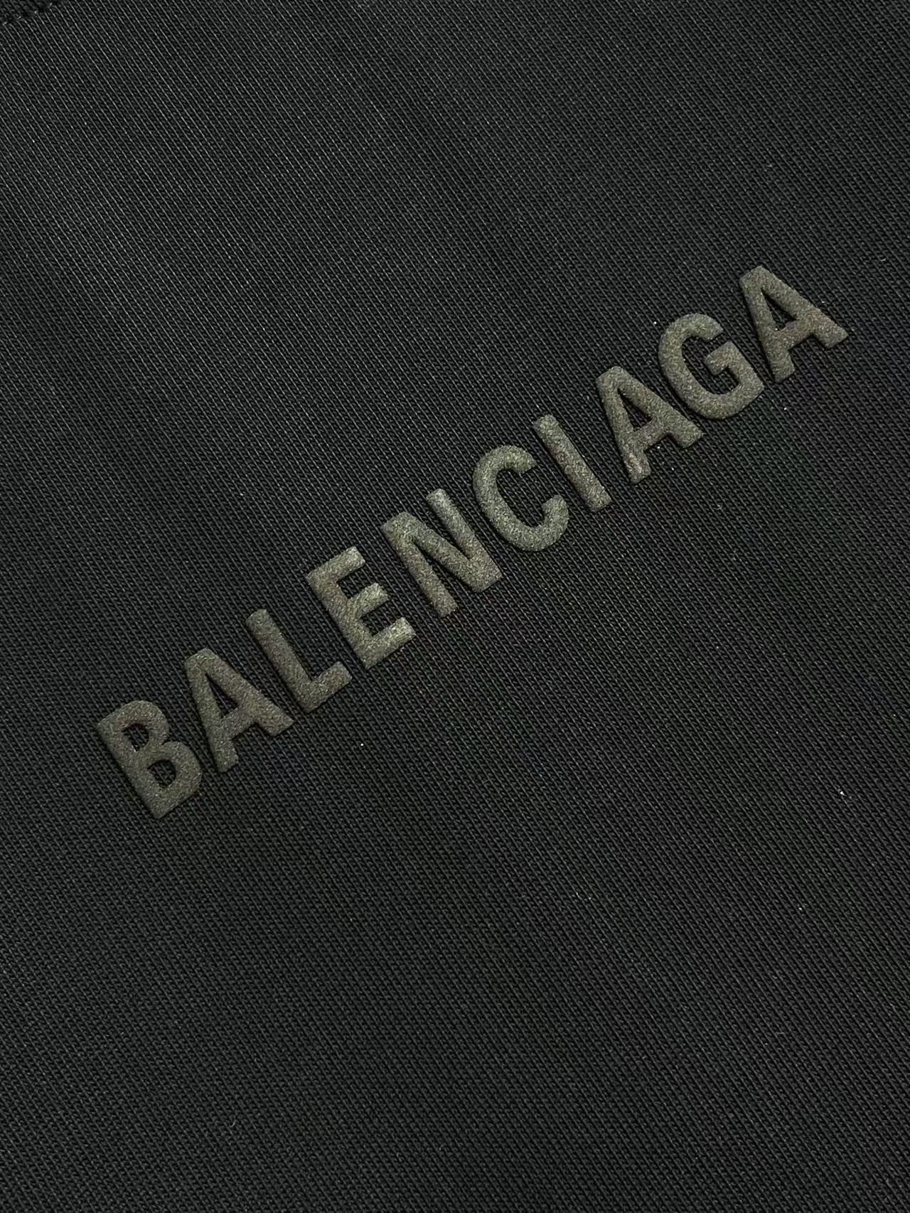 Balenciaga 经典字母圆领短袖T恤，本款BALENCIAGA短袖甄选高克重重磅棉质面料打造，面料