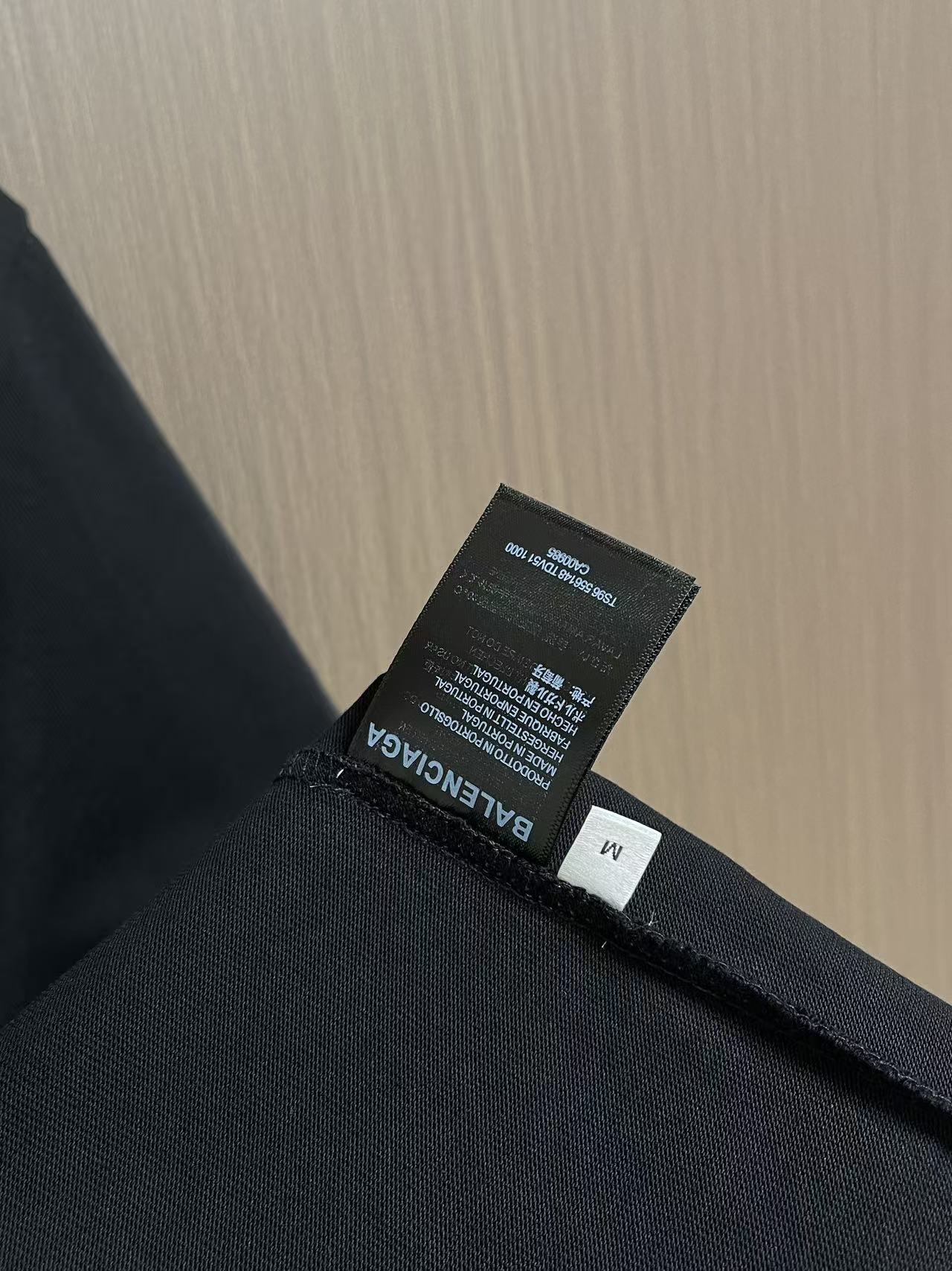 Balenciaga 经典字母圆领短袖T恤，本款BALENCIAGA短袖甄选高克重重磅棉质面料打造，面料