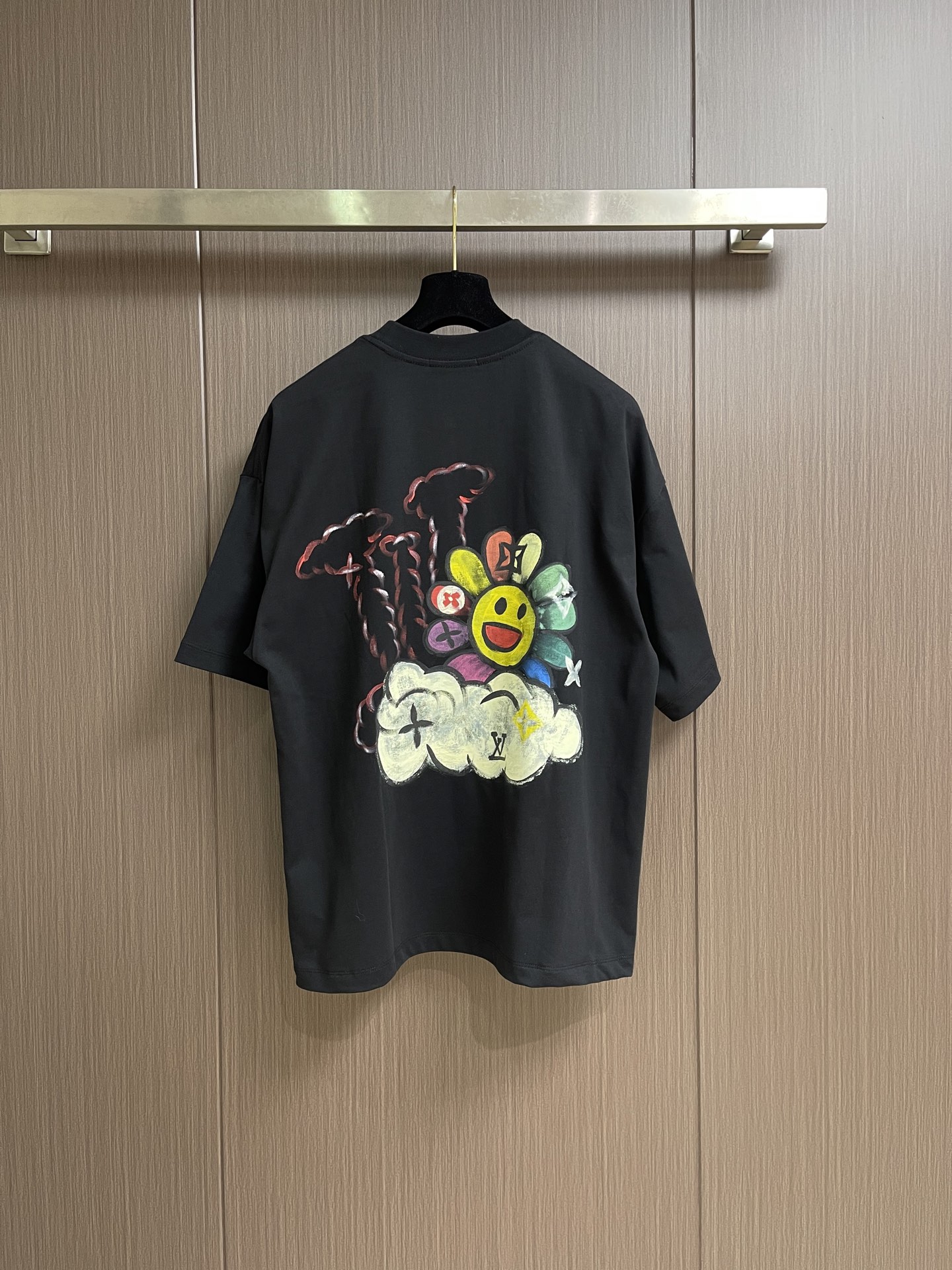LV  2026SS 限定新品涂鸦logo印花短袖T恤，基础简约百搭款式，面料采用是高克重的针织棉布料，