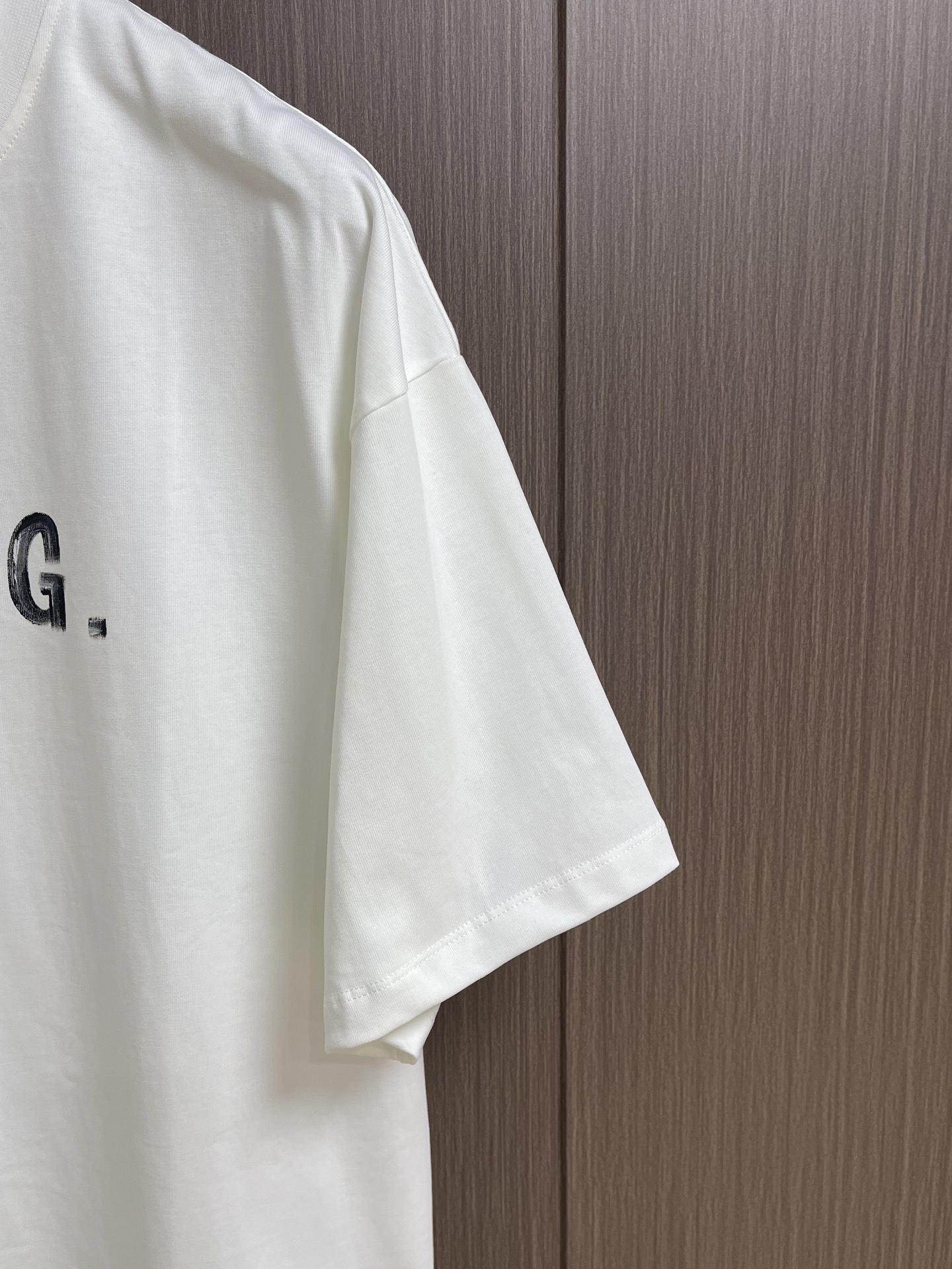 Balenciaga 涂鸦小狗字母logo印花短袖T恤 独具时尚创意的涂鸦图案 休闲宽松版型 适合各种身