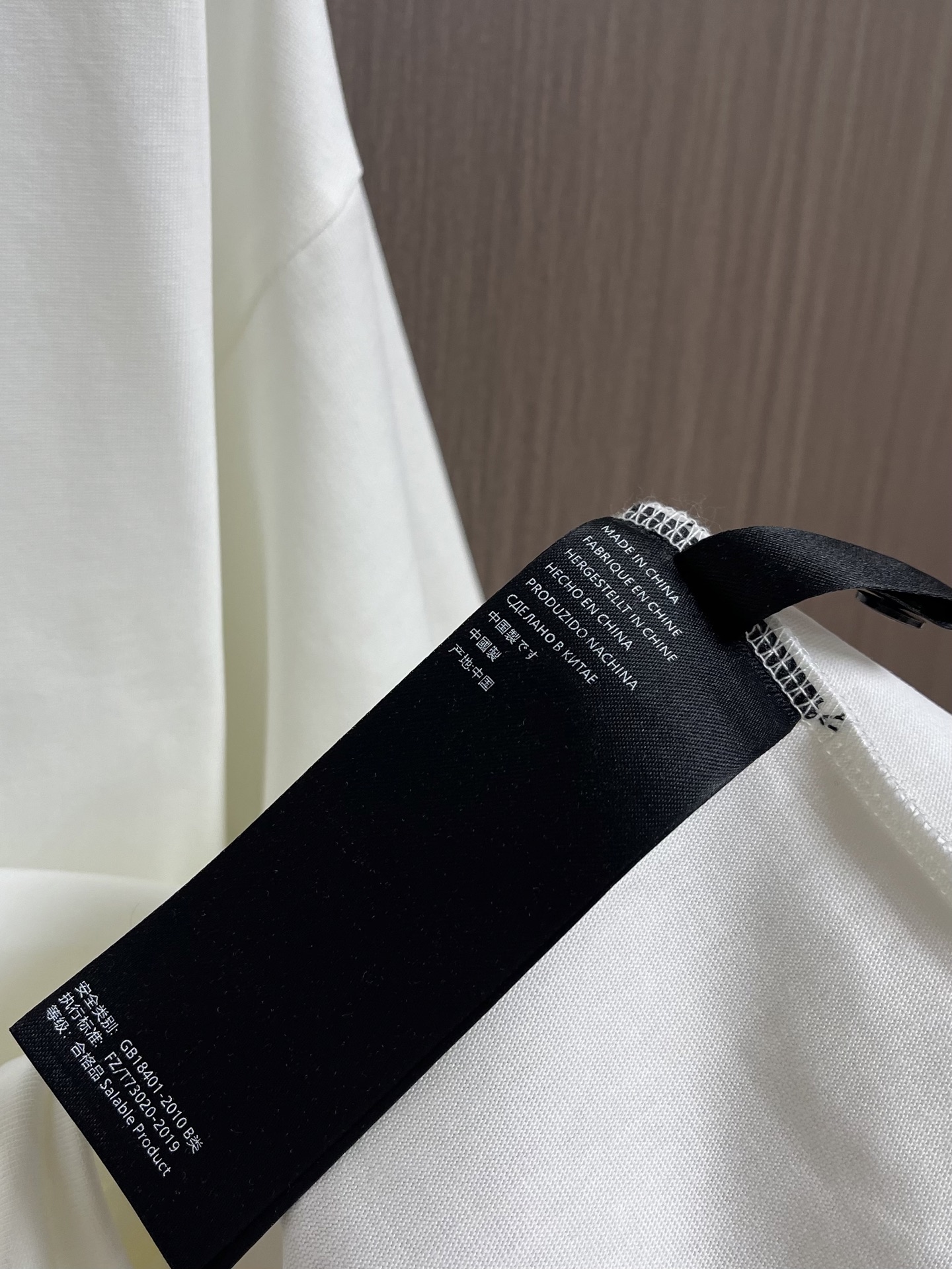 Balenciaga 涂鸦小狗字母logo印花短袖T恤 独具时尚创意的涂鸦图案 休闲宽松版型 适合各种身