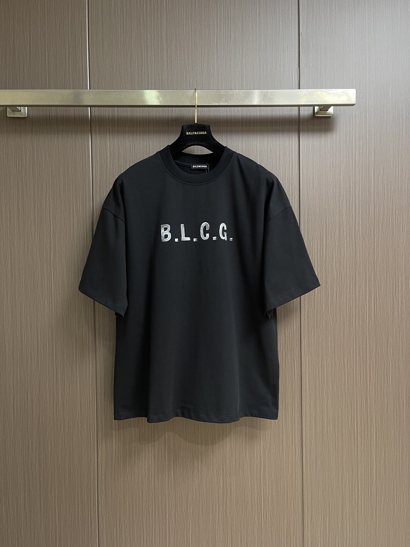 Balenciaga 涂鸦小狗字母logo印花短袖T恤 独具时尚创意的涂鸦图案 休闲宽松版型 适合各种身