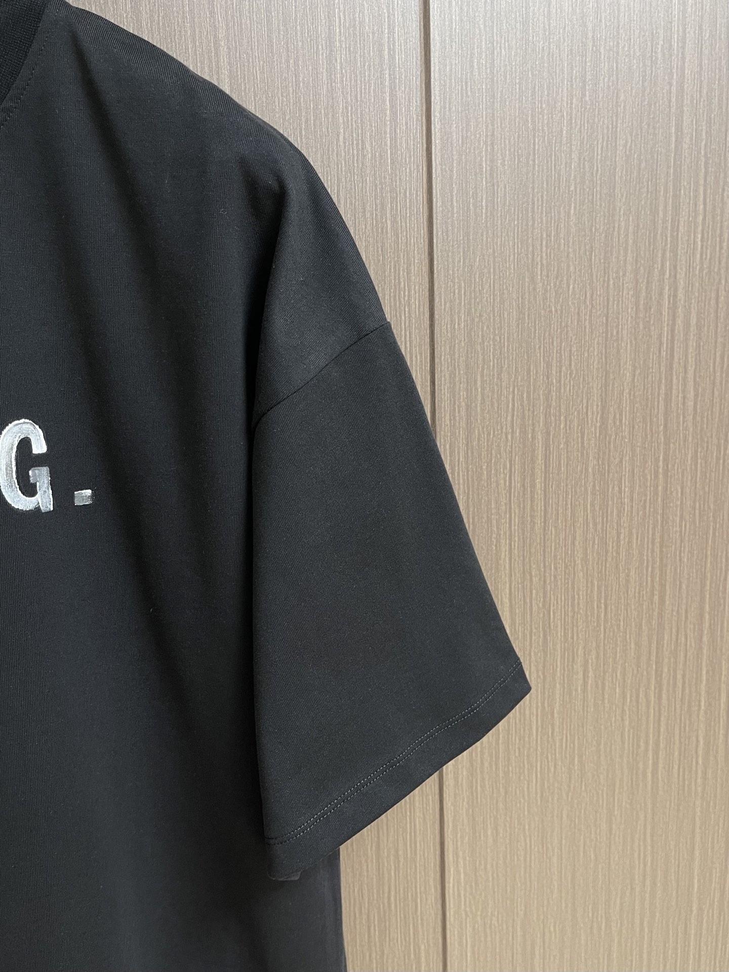 Balenciaga 涂鸦小狗字母logo印花短袖T恤 独具时尚创意的涂鸦图案 休闲宽松版型 适合各种身