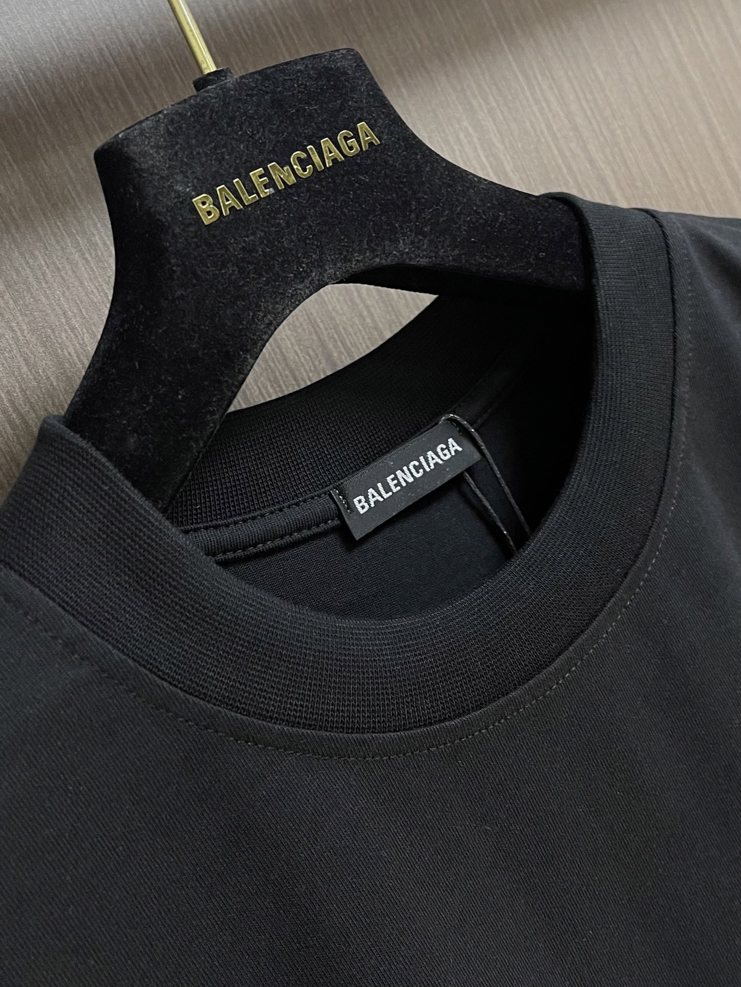 Balenciaga 涂鸦小狗字母logo印花短袖T恤 独具时尚创意的涂鸦图案 休闲宽松版型 适合各种身