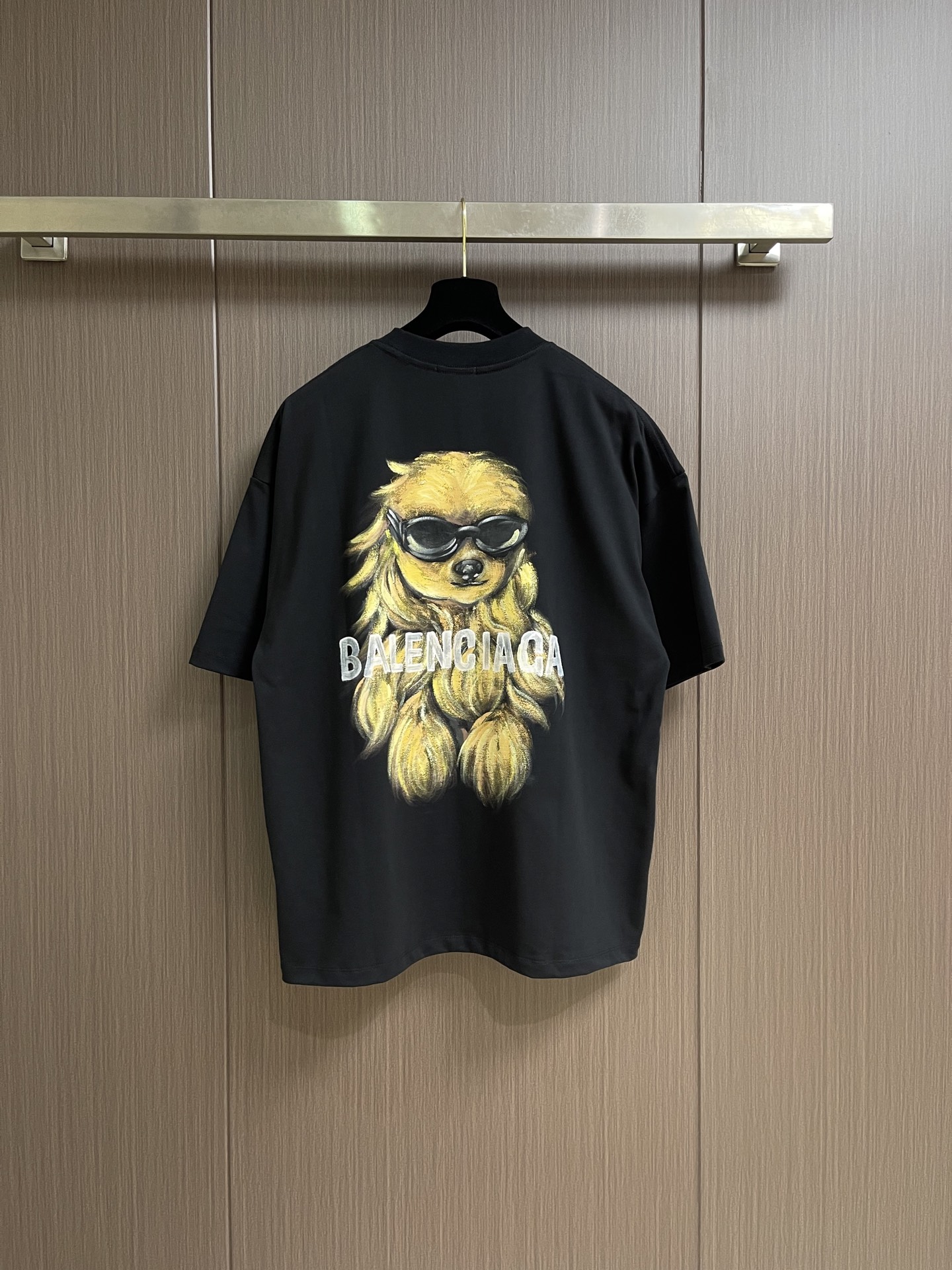 Balenciaga 涂鸦小狗字母logo印花短袖T恤 独具时尚创意的涂鸦图案 休闲宽松版型 适合各种身