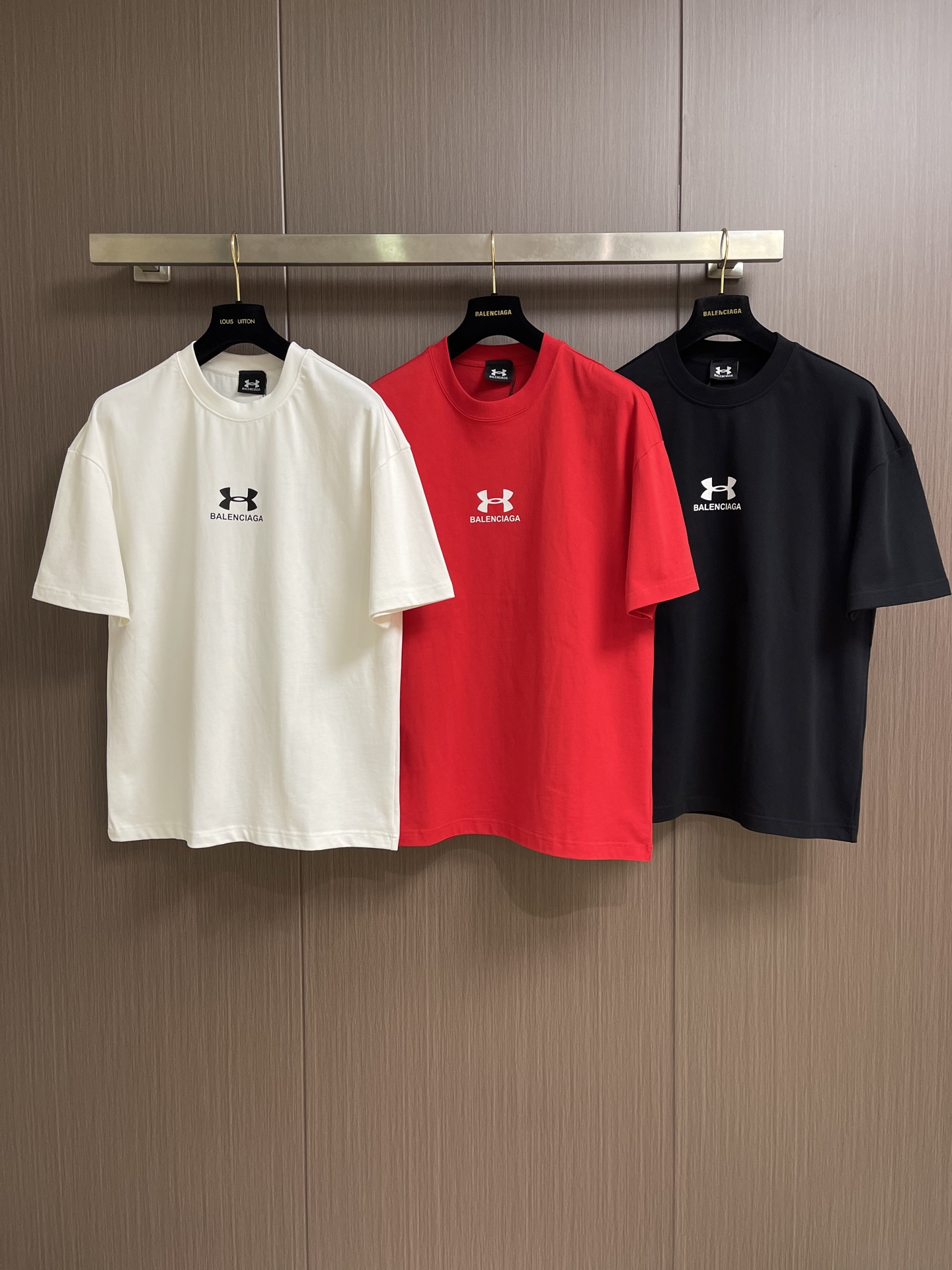 Balenciaga 2026ss夏季新款 巴黎世家＆安德玛联名印花洗水短袖T恤，简约却透着不羁，胸前b