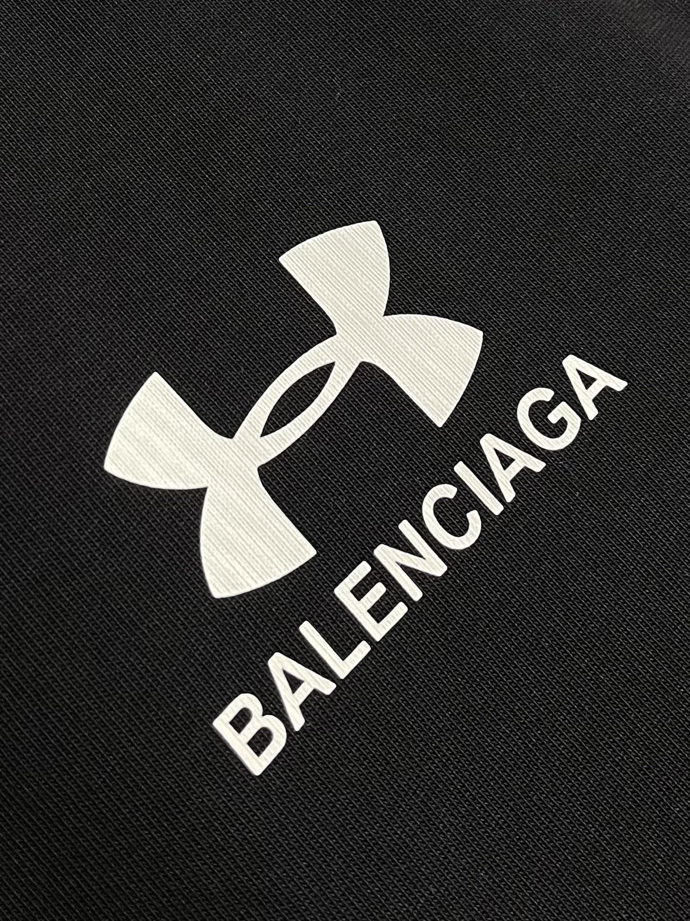 Balenciaga 2026ss夏季新款 巴黎世家＆安德玛联名印花洗水短袖T恤，简约却透着不羁，胸前b