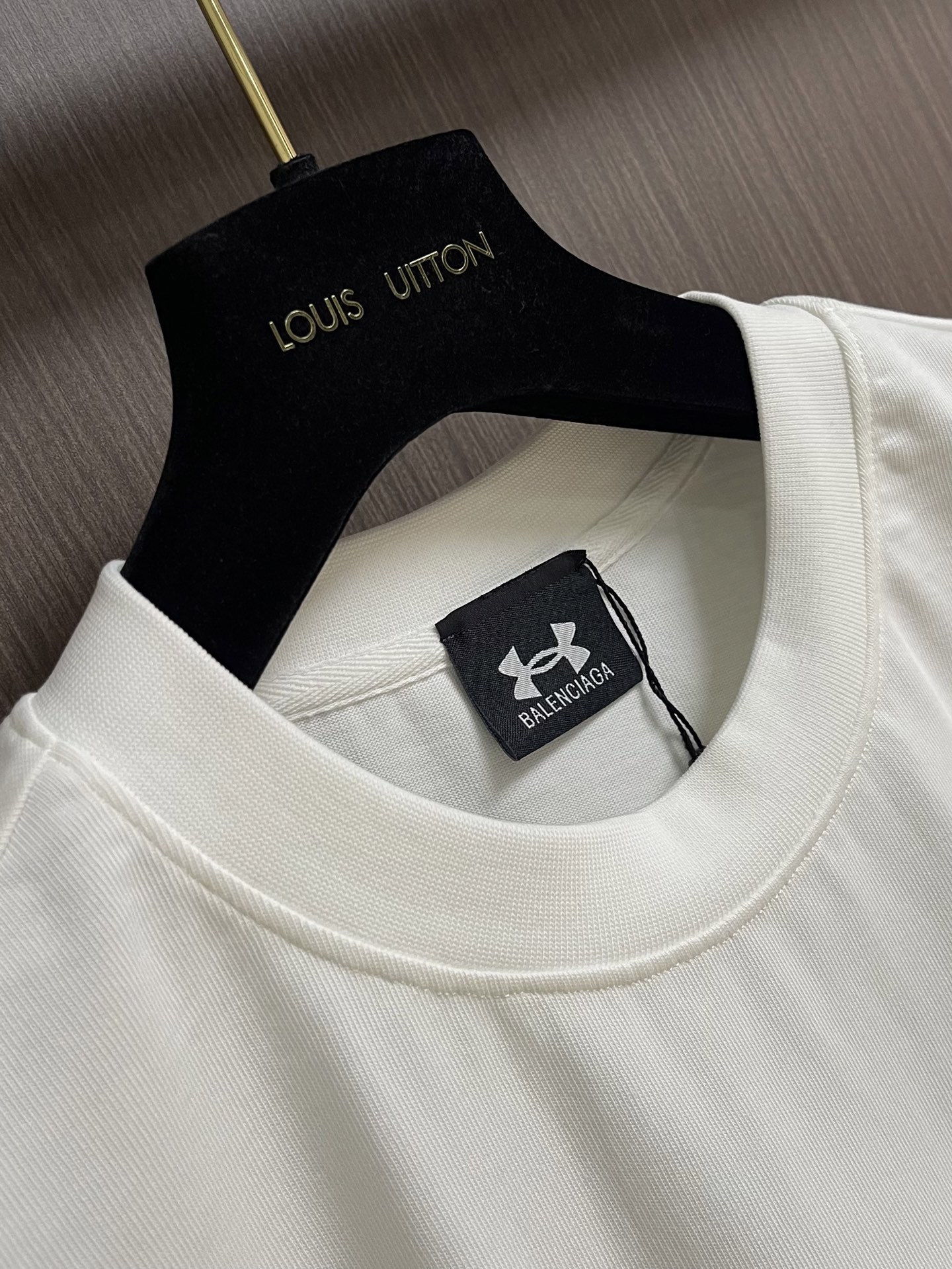 Balenciaga 2026ss夏季新款 巴黎世家＆安德玛联名印花洗水短袖T恤，简约却透着不羁，胸前b
