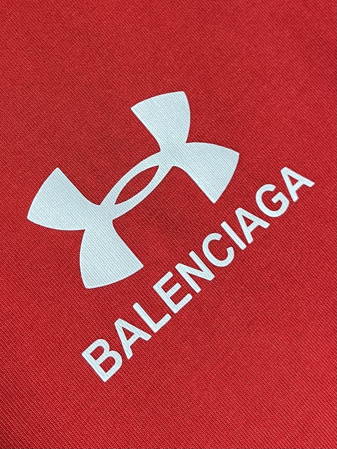 Balenciaga 2026ss夏季新款 巴黎世家＆安德玛联名印花洗水短袖T恤，简约却透着不羁，胸前b