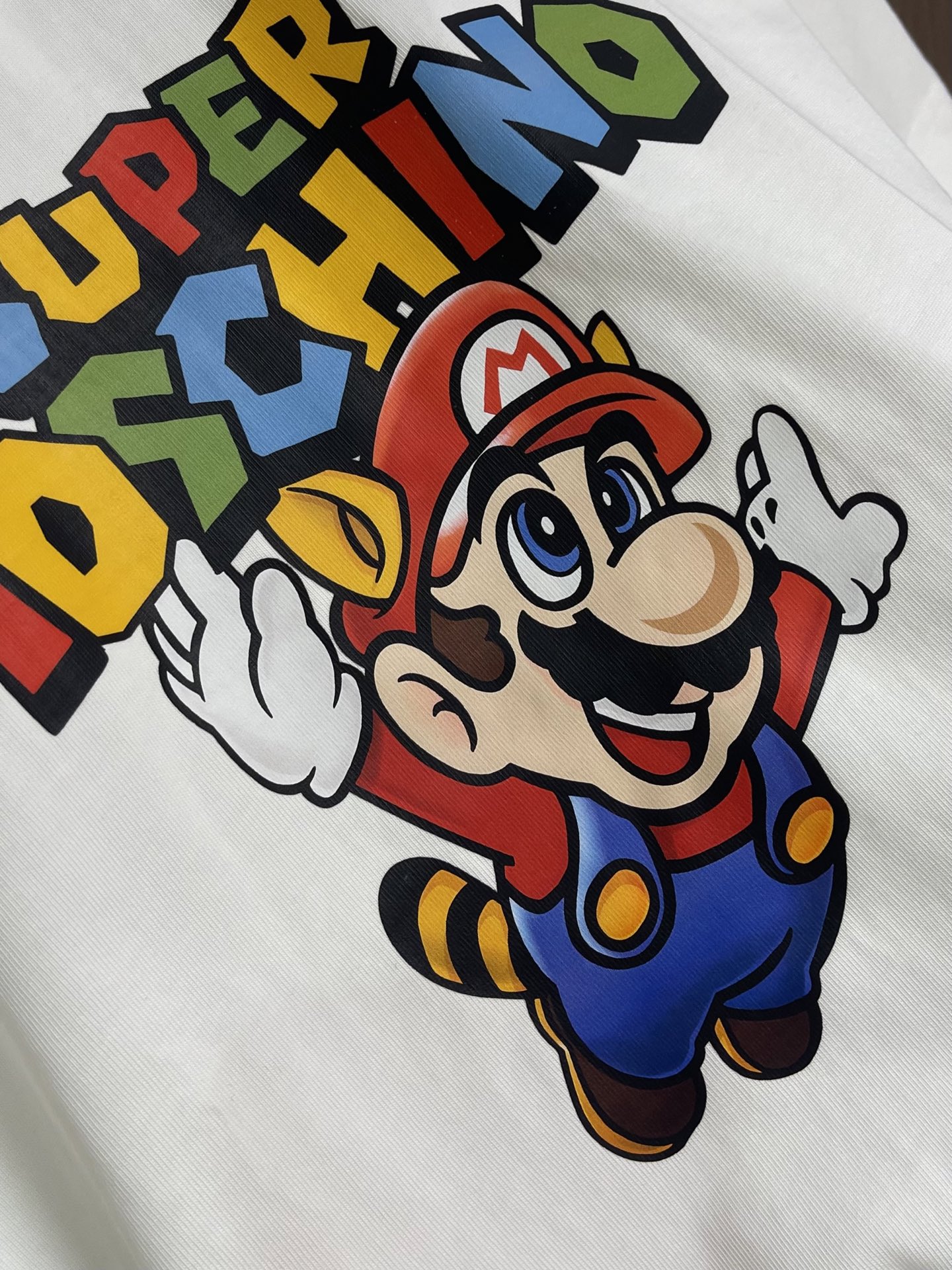 MOSCHINO 莫斯奇诺2026SS春夏新款马里奥印花圆领T恤，100%纯棉面料，胸前最新马里奥图案，