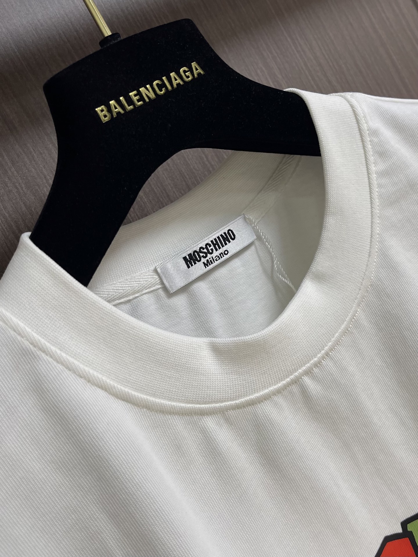 MOSCHINO 莫斯奇诺2026SS春夏新款马里奥印花圆领T恤，100%纯棉面料，胸前最新马里奥图案，