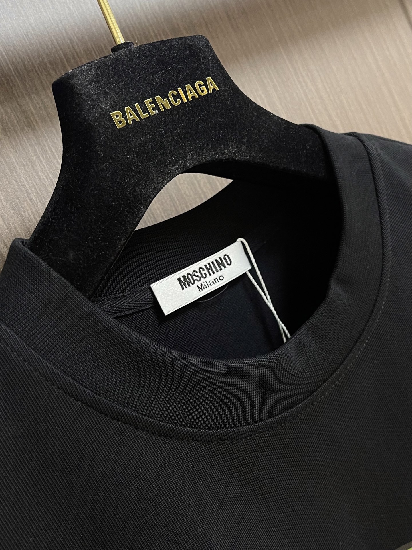 MOSCHINO 莫斯奇诺2026SS春夏新款马里奥印花圆领T恤，100%纯棉面料，胸前最新马里奥图案，