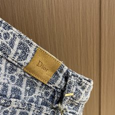 Dior 蓝色全幅老花提花短裤,这款短裤通过乔纳森·安德森 (Jonathan Anderson) 的现 Dior 蓝色全幅老花提花短裤,这款短裤通过乔纳森·安德森 (Jonathan Anderson) 的现