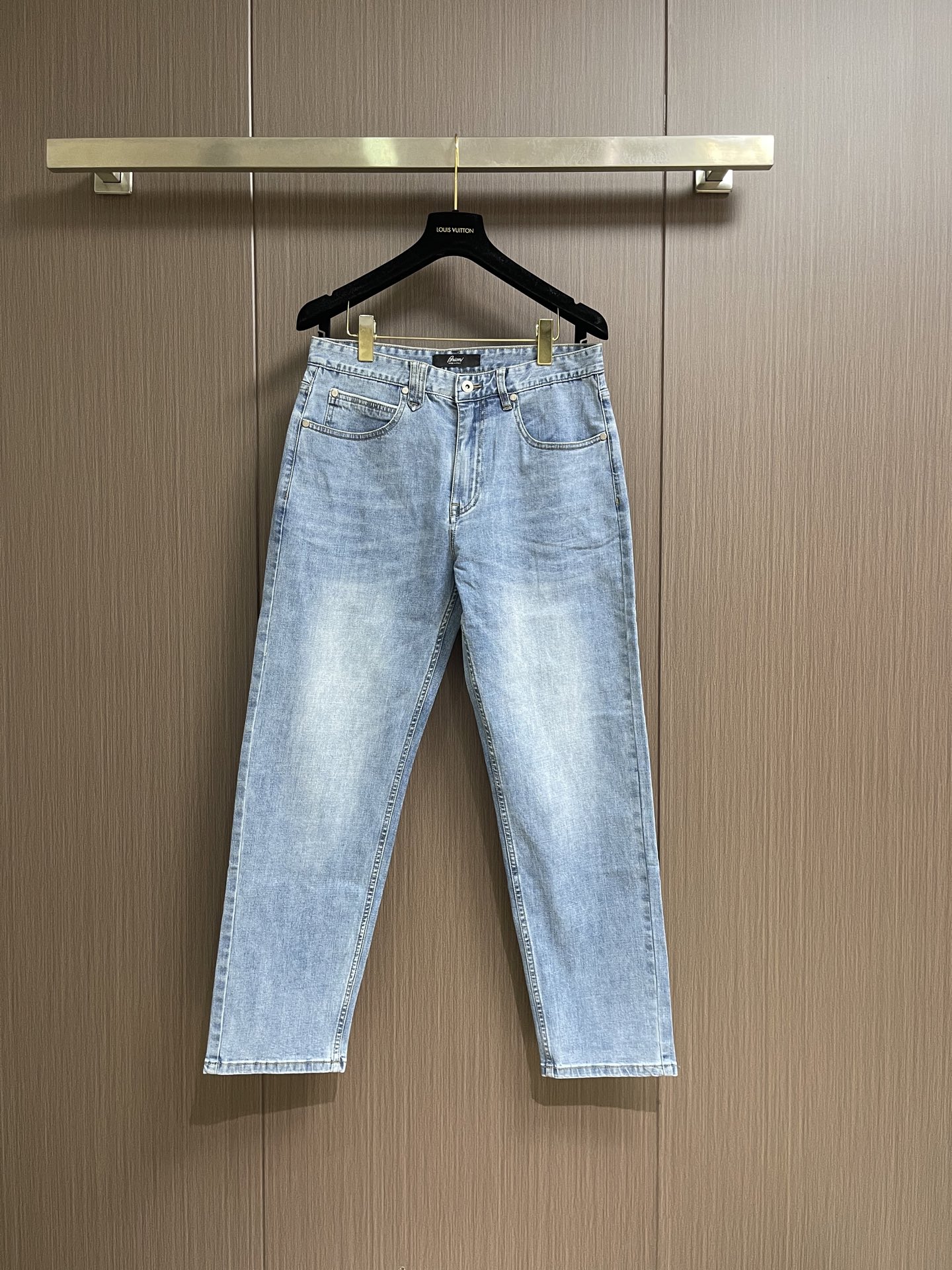 NO:903966,Brioni Brioni 2026SS early spring new jeans, the brand's new series, soft, comfortable and textured, classic element color, custom made of imported high-end hardware accessories, exquisite detail processing, super upper body effect, trendy and versatile. Sizes 30-38 No 35 37,,jeans,19860909Brioni 布里奥尼 2026SS早春新品牛仔裤,品牌全新推出系列,柔软舒适有质感,经典元素色系,定制进口高端五金辅料制作,细节处理精致,上身效果超级无敌赞,潮流百搭.尺码30-38 无35 37,,jeans,,Men's clothing