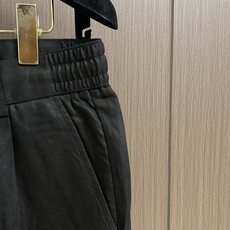 BC 2026ss春夏新款轻薄混纺抽绳休闲裤,男士净色商务休闲直筒型休闲裤!选用客供定织定染轻薄天丝亚麻 BC 2026ss春夏新款轻薄混纺抽绳休闲裤,男士净色商务休闲直筒型休闲裤!选用客供定织定染轻薄天丝亚麻