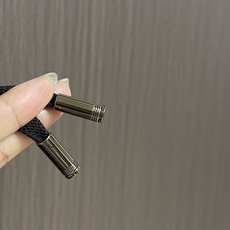 Loro piana LORO PIANA 诺悠翩雅亚麻休闲长裤,亚麻纤维自带天然结节纹理,贴肤穿像裹着 Loro piana LORO PIANA 诺悠翩雅亚麻休闲长裤,亚麻纤维自带天然结节纹理,贴肤穿像裹着