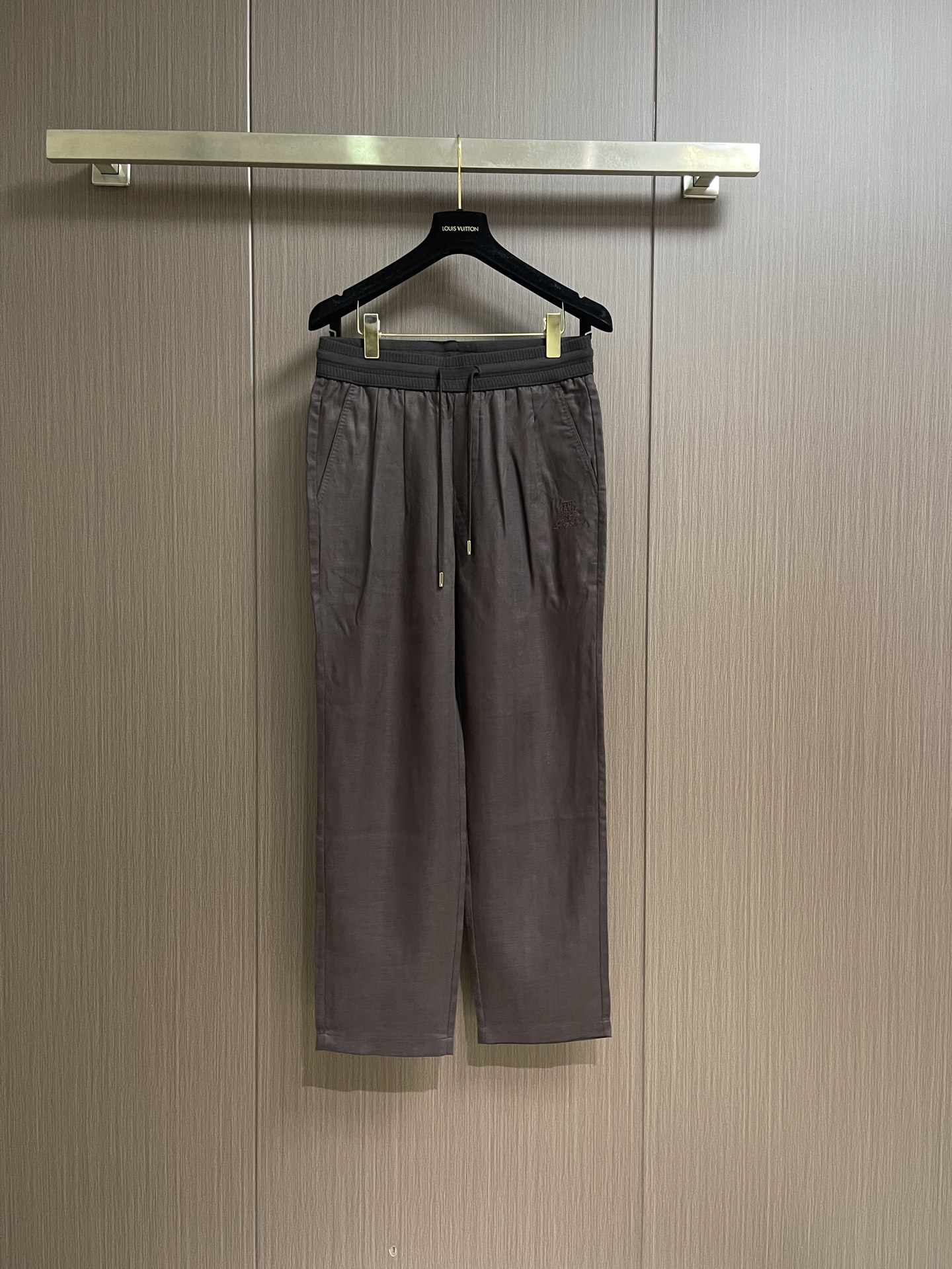 Loro piana LORO PIANA 诺悠翩雅亚麻休闲长裤，亚麻纤维自带天然结节纹理，贴肤穿像裹着