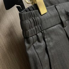Loro piana LORO PIANA 诺悠翩雅亚麻休闲长裤,亚麻纤维自带天然结节纹理,贴肤穿像裹着 Loro piana LORO PIANA 诺悠翩雅亚麻休闲长裤,亚麻纤维自带天然结节纹理,贴肤穿像裹着