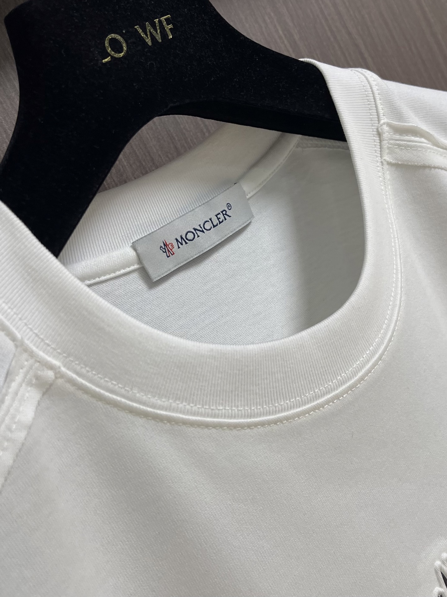 Moncler 2026SS夏季新款印花压胶圆领T恤，搭配重工高端数码个性logo 印花，做工细致完美，