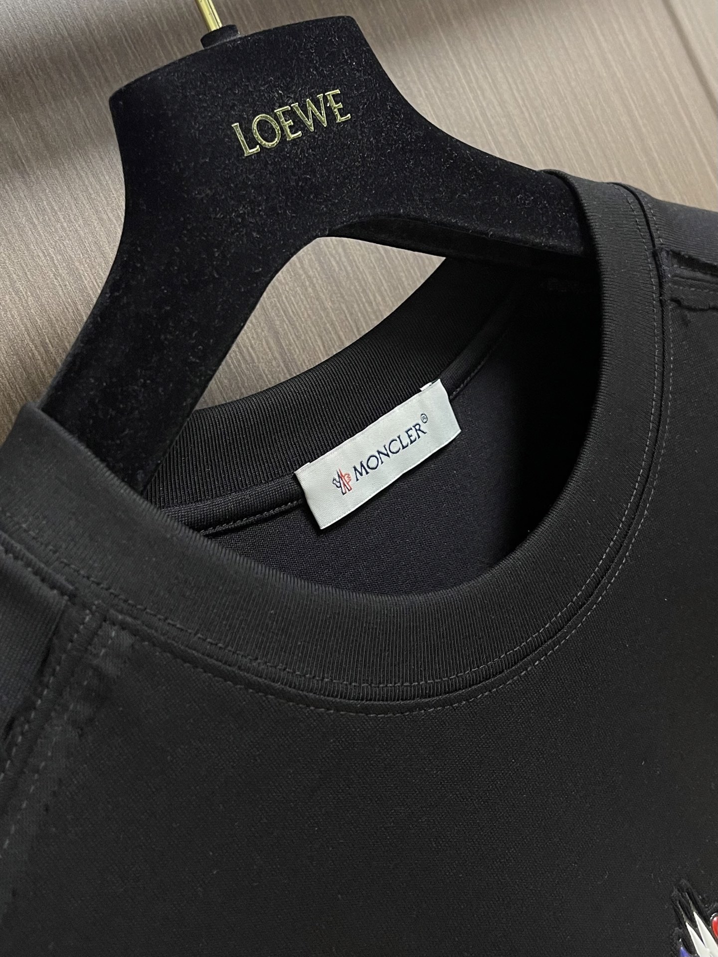 Moncler 2026SS夏季新款印花压胶圆领T恤，搭配重工高端数码个性logo 印花，做工细致完美，