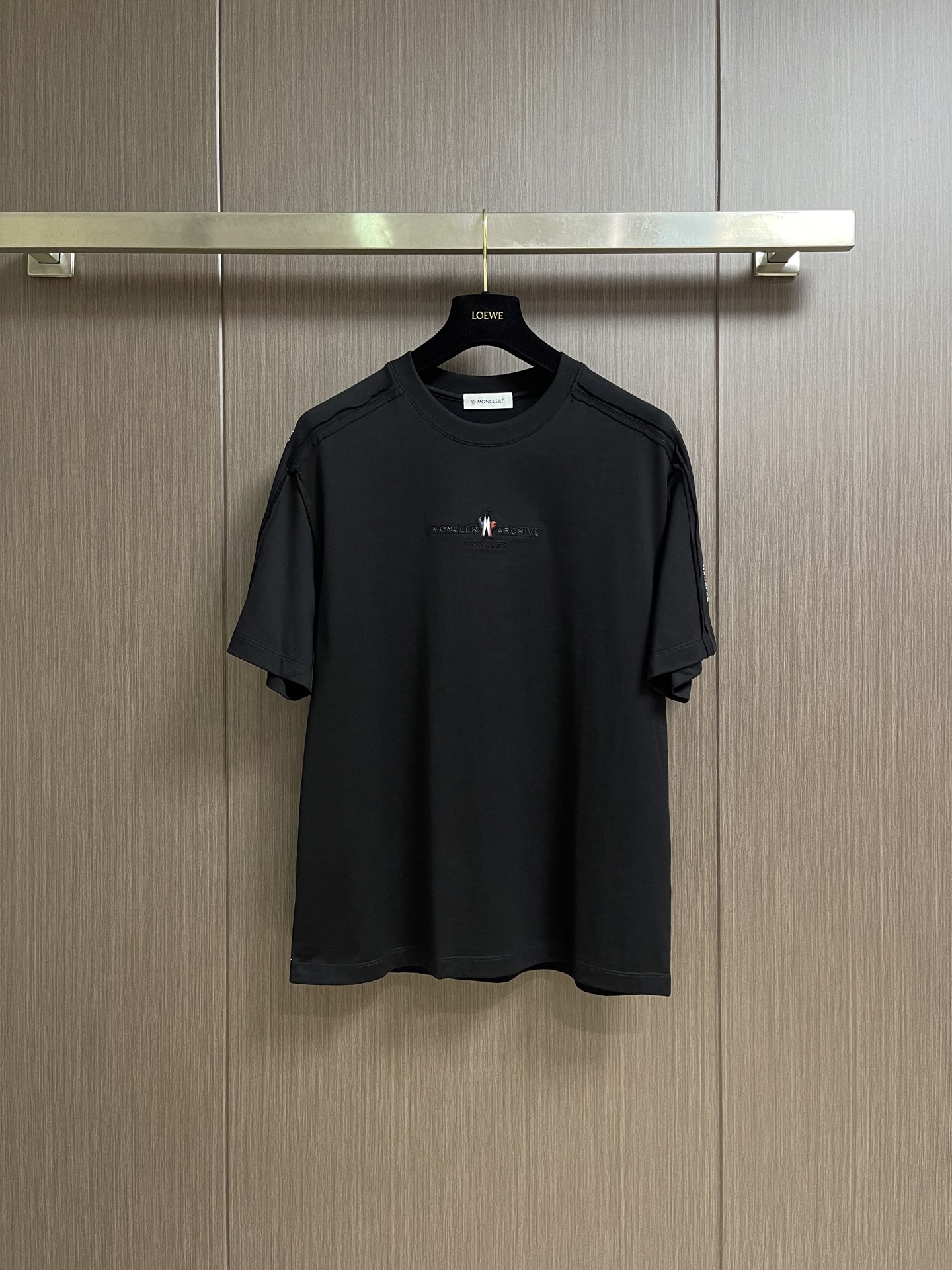 Moncler 2026SS夏季新款印花压胶圆领T恤，搭配重工高端数码个性logo 印花，做工细致完美，