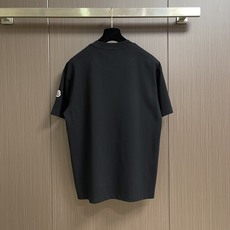moncler x 石头岛 Stone lsland 徽章印花短袖T恤 定制星屿奢韧平棉 柔糯挺括 胸 moncler x 石头岛 Stone lsland 徽章印花短袖T恤 定制星屿奢韧平棉 柔糯挺括 胸