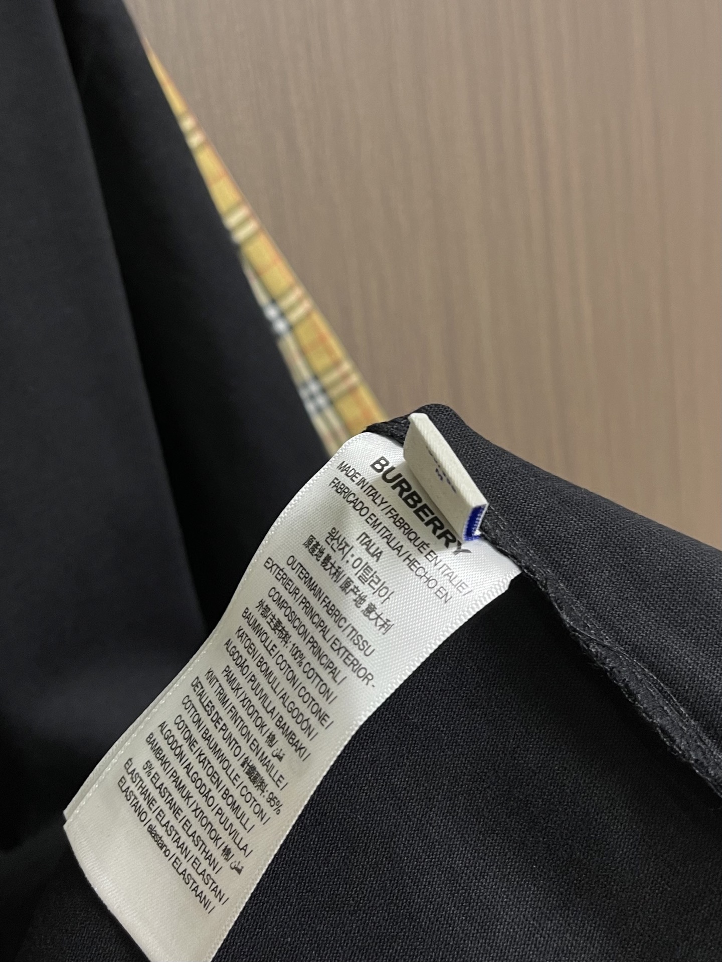 Burberry 圆领格纹装饰织带棉质T恤，本款T恤甄选230g高支长绒棉作为核心面料，经精梳工艺去除杂