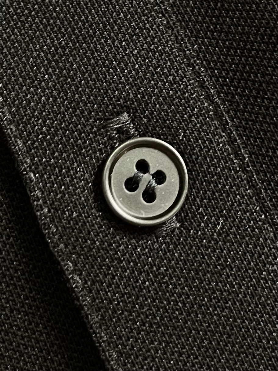 Burberry 2026SS春夏新款翻领Polo衫，经典织带门襟，TB植绒刺绣Logo标识，定制字母标