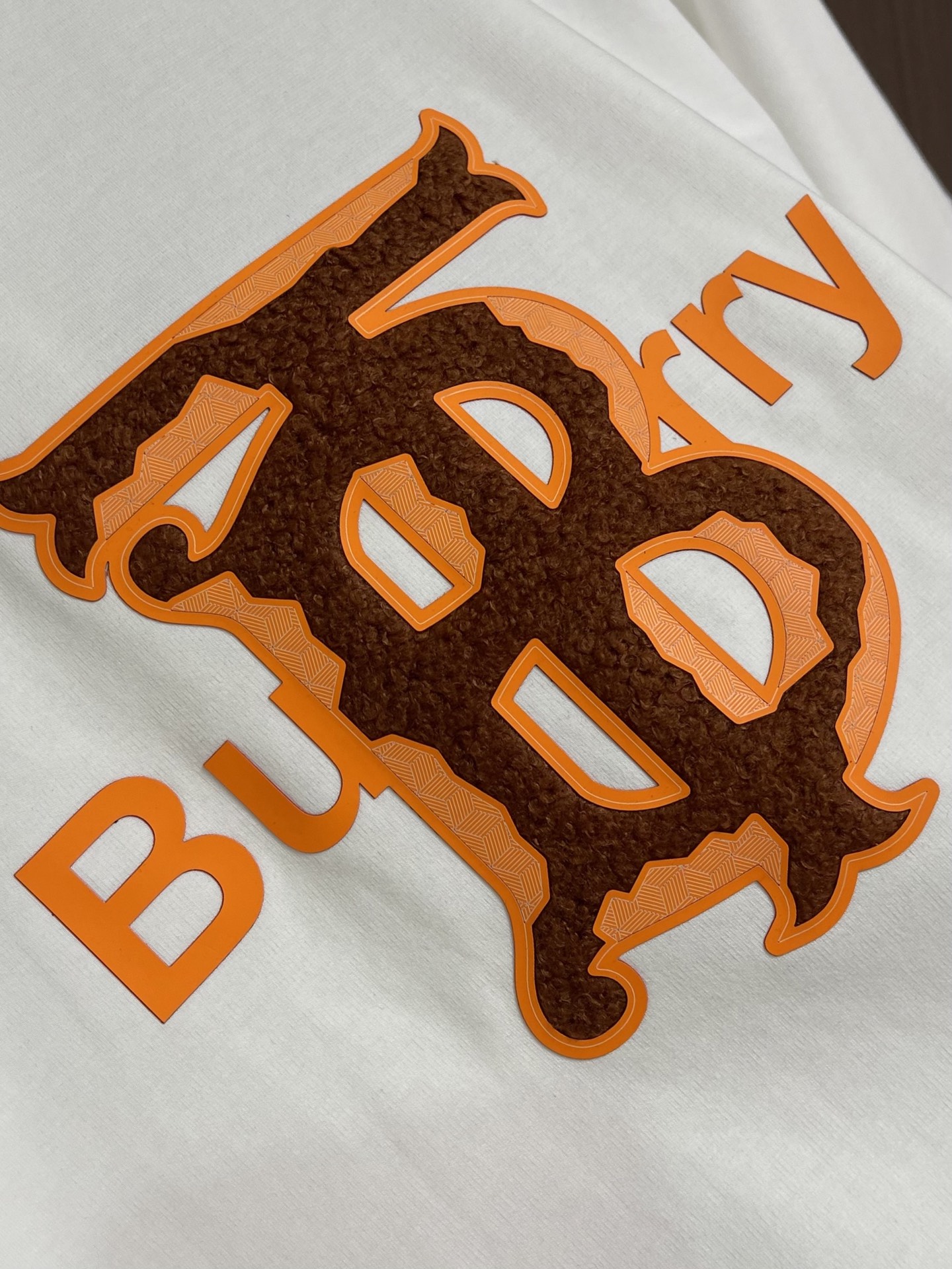Burberry 2026SS TB logo装饰时尚圆领纯色短袖T恤。多年来以其完美无瑕、剪裁适宜、优