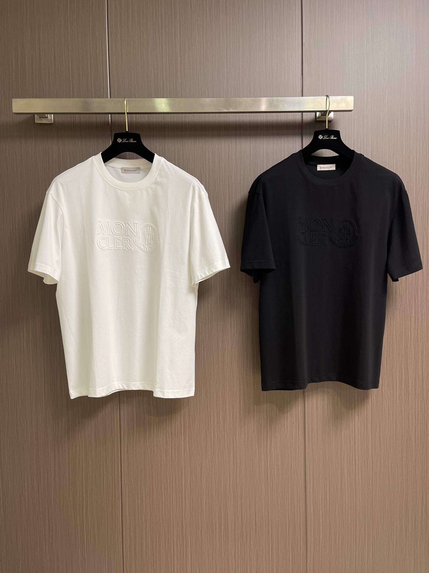 Moncler 立体刺绣标识短袖T恤，经典短袖3标齐全，潮男时尚，无论是上身舒适度还是都是无可比拟的存在
