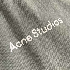 acne studios 补丁贴布圆领短袖T恤,粗纹纺织纯棉复古棉面料,选用了12支精棉平纹面料,克重为 acne studios 补丁贴布圆领短袖T恤,粗纹纺织纯棉复古棉面料,选用了12支精棉平纹面料,克重为