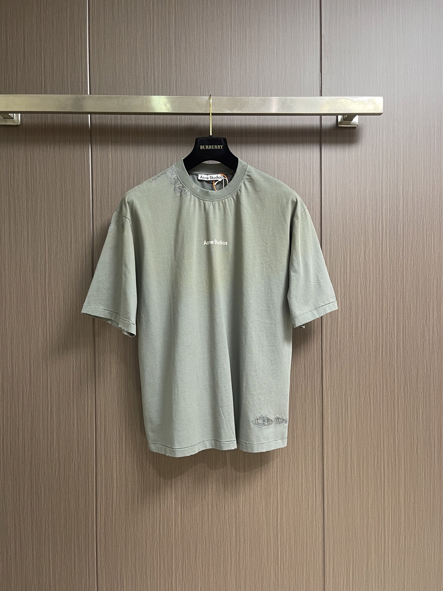 acne studios 补丁贴布圆领短袖T恤，粗纹纺织纯棉复古棉面料，选用了12支精棉平纹面料，克重为