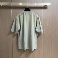 acne studios 补丁贴布圆领短袖T恤,粗纹纺织纯棉复古棉面料,选用了12支精棉平纹面料,克重为 acne studios 补丁贴布圆领短袖T恤,粗纹纺织纯棉复古棉面料,选用了12支精棉平纹面料,克重为
