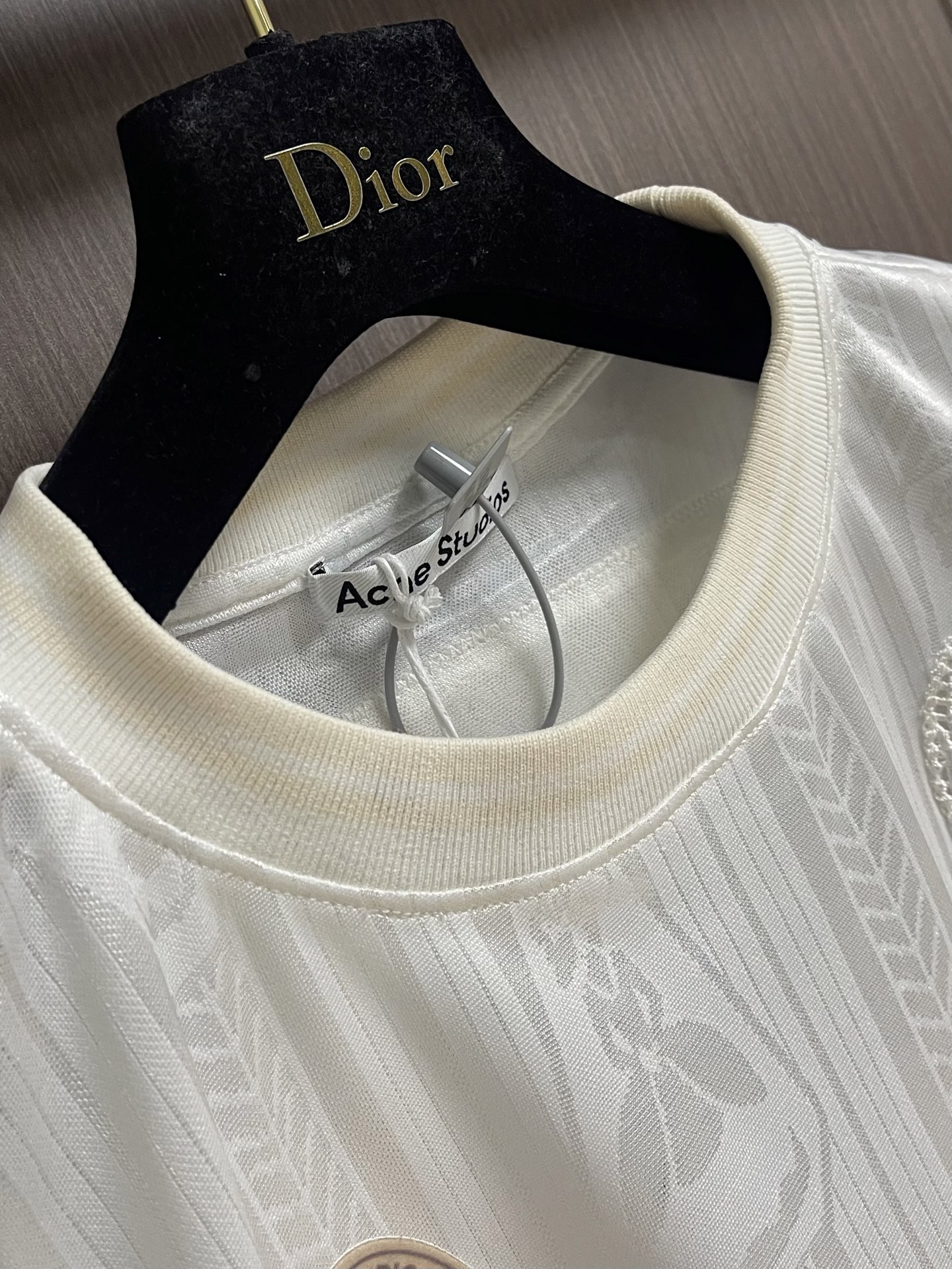 Acne Studios 足球服科技提花面料徽标长袖T恤，这款Acne Studios徽标长袖上衣甄选专