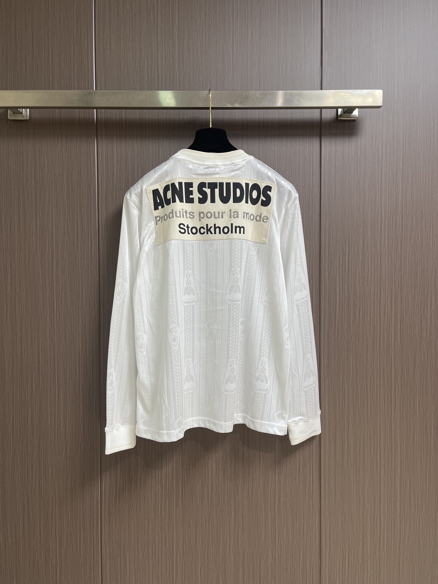 Acne Studios 足球服科技提花面料徽标长袖T恤，这款Acne Studios徽标长袖上衣甄选专