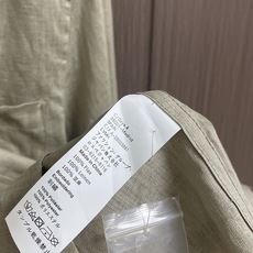 Loewe 2026SS夏季新款绣花亚麻长袖衬衫,以粘胶纤维与亚麻融合,通过气流纺纱技术实现纤维互锁,粘 Loewe 2026SS夏季新款绣花亚麻长袖衬衫,以粘胶纤维与亚麻融合,通过气流纺纱技术实现纤维互锁,粘