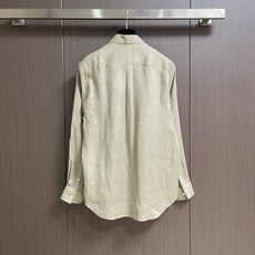 Loewe 2026SS夏季新款绣花亚麻长袖衬衫,以粘胶纤维与亚麻融合,通过气流纺纱技术实现纤维互锁,粘 Loewe 2026SS夏季新款绣花亚麻长袖衬衫,以粘胶纤维与亚麻融合,通过气流纺纱技术实现纤维互锁,粘