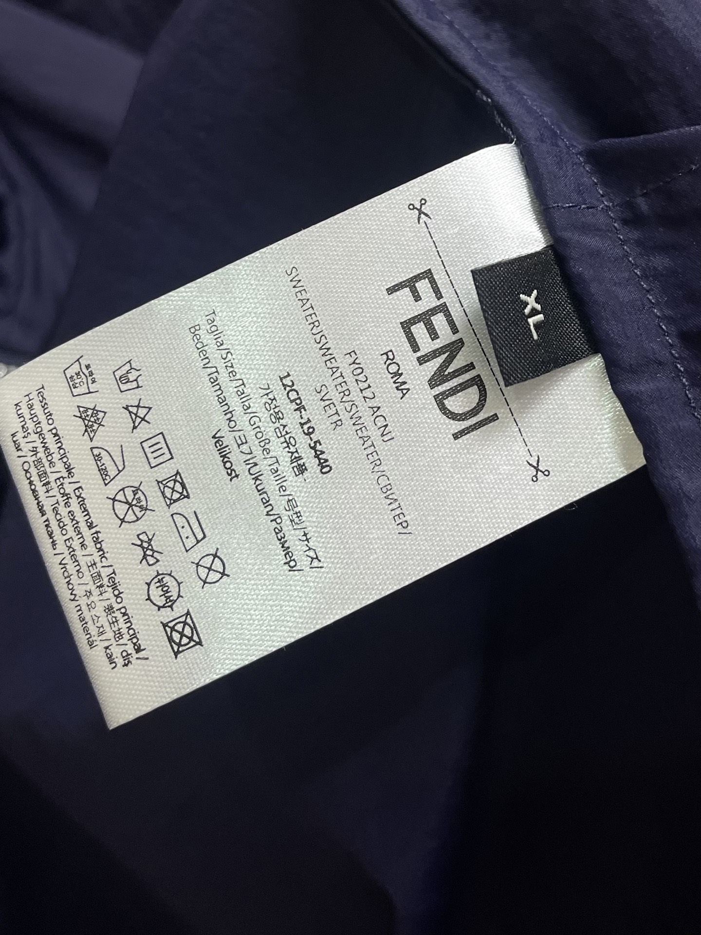 Fendi 2026ss早秋系列连帽夹克马甲，结构性剪裁的设计改变来展现男士多样的形象变化，修身利落、剪
