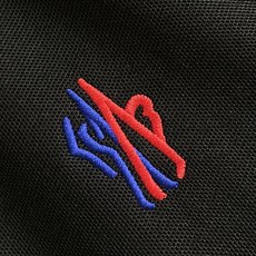 MONCLER 标识贴片棉质短袖Polo,这款MONCLER标识贴片POLO面料肌理饱满透气,触感干爽亲 MONCLER 标识贴片棉质短袖Polo,这款MONCLER标识贴片POLO面料肌理饱满透气,触感干爽亲