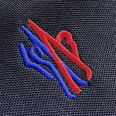 MONCLER 标识贴片棉质短袖Polo,这款MONCLER标识贴片POLO面料肌理饱满透气,触感干爽亲 MONCLER 标识贴片棉质短袖Polo,这款MONCLER标识贴片POLO面料肌理饱满透气,触感干爽亲