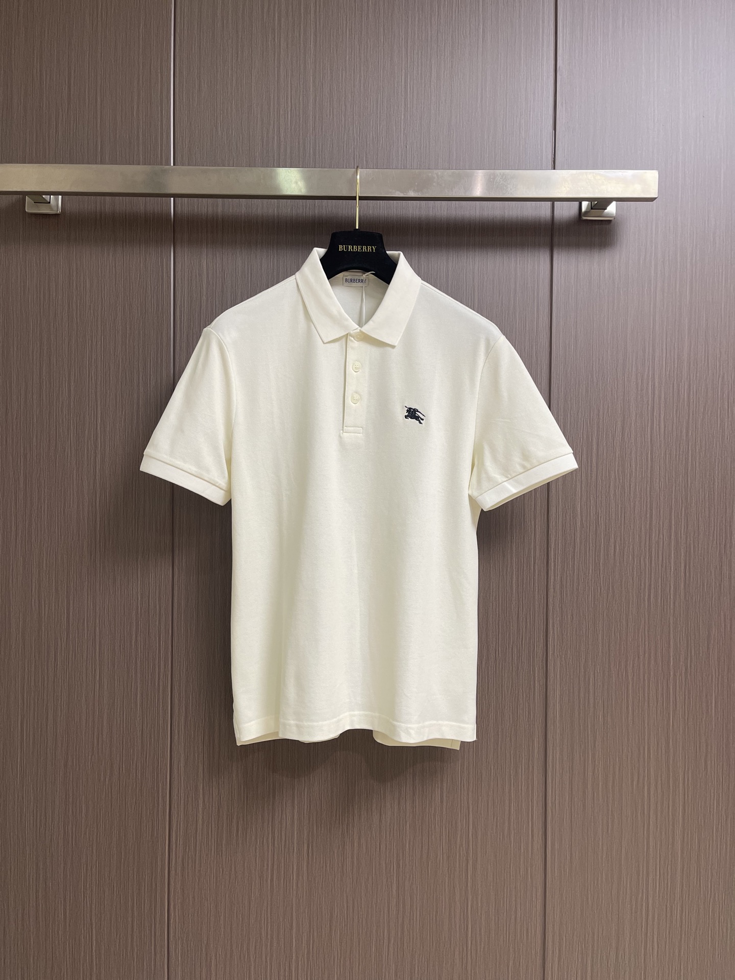Burberry 经典款短袖Polo衫，面料色牢度，变型度，纯正度，好面料带给我们直观感受就是高级，舒适