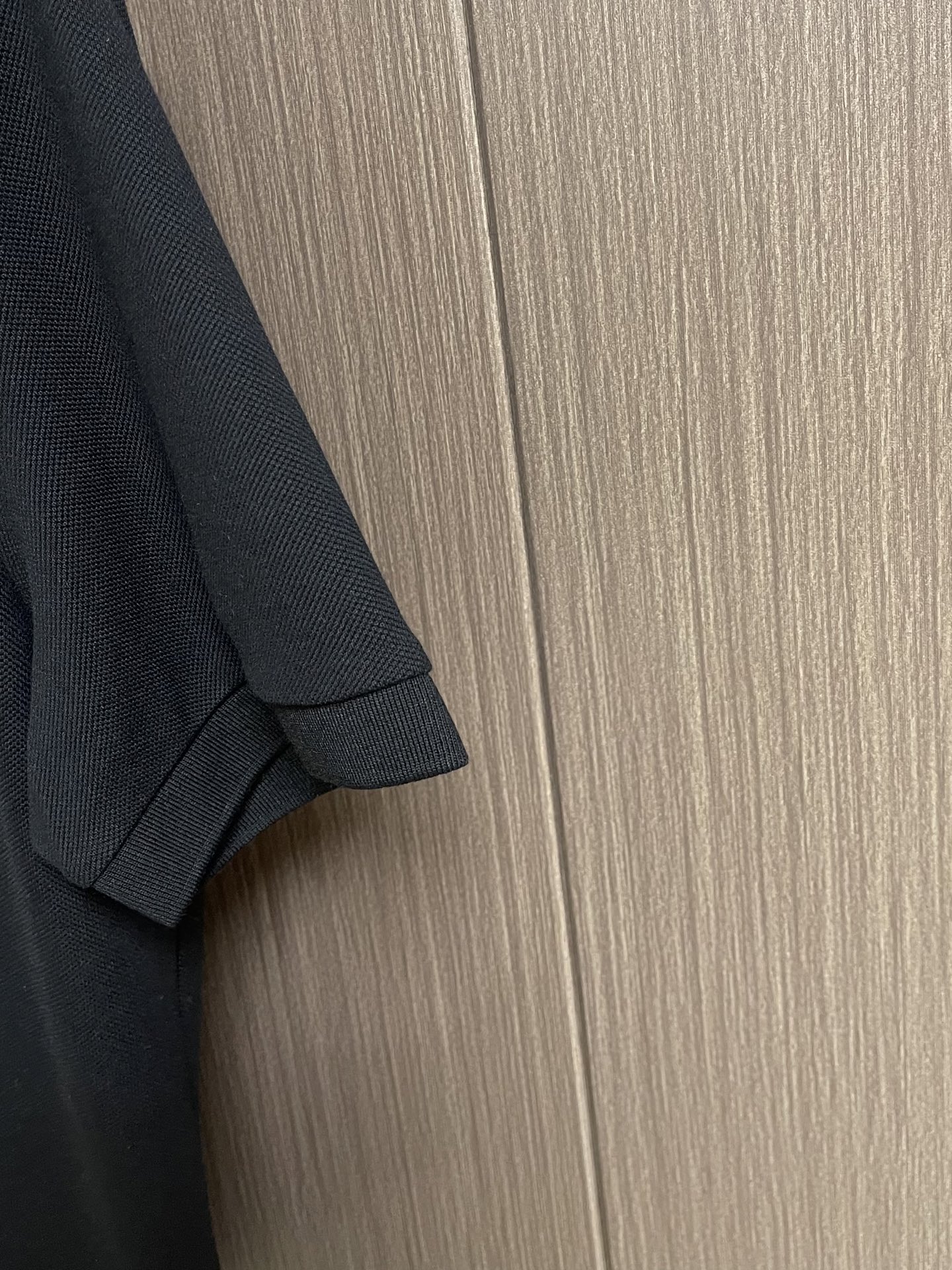 Burberry 经典款短袖Polo衫，面料色牢度，变型度，纯正度，好面料带给我们直观感受就是高级，舒适