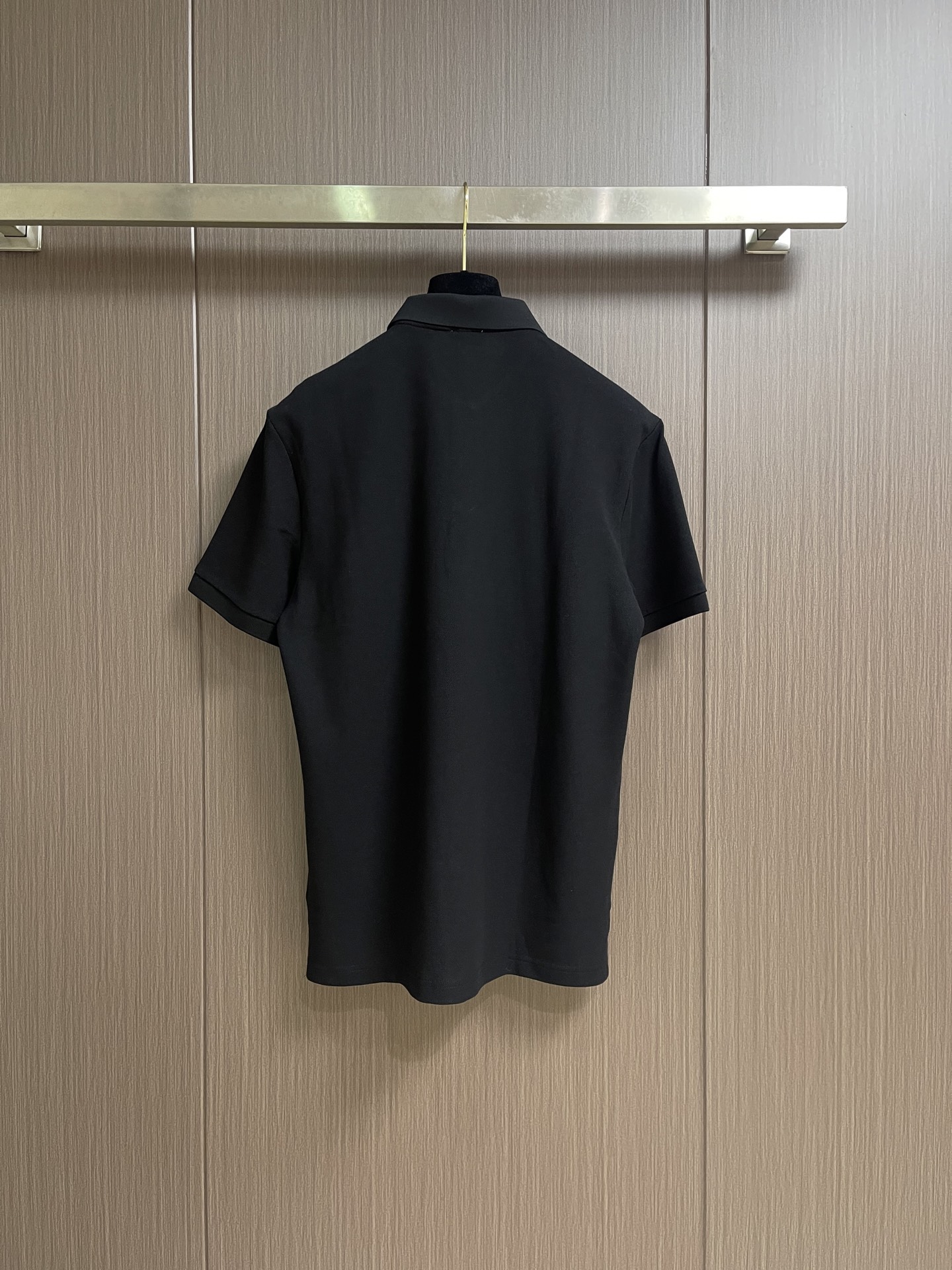 Burberry 经典款短袖Polo衫，面料色牢度，变型度，纯正度，好面料带给我们直观感受就是高级，舒适