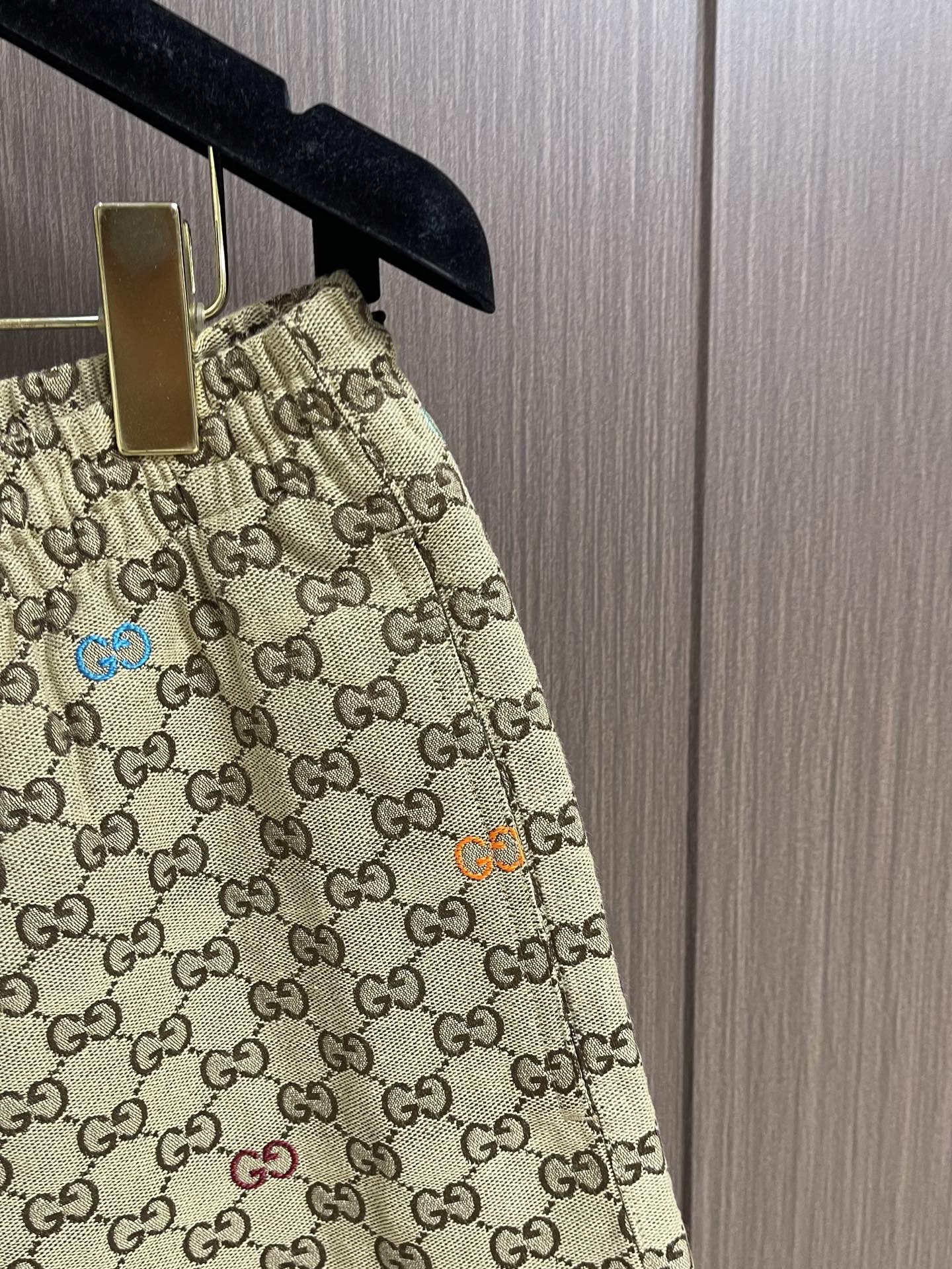 Gucci 2026SS夏季新款男士老花布中裤短裤，原版订织小刺绣双GG标识面料，面料质感很好，休闲旅游